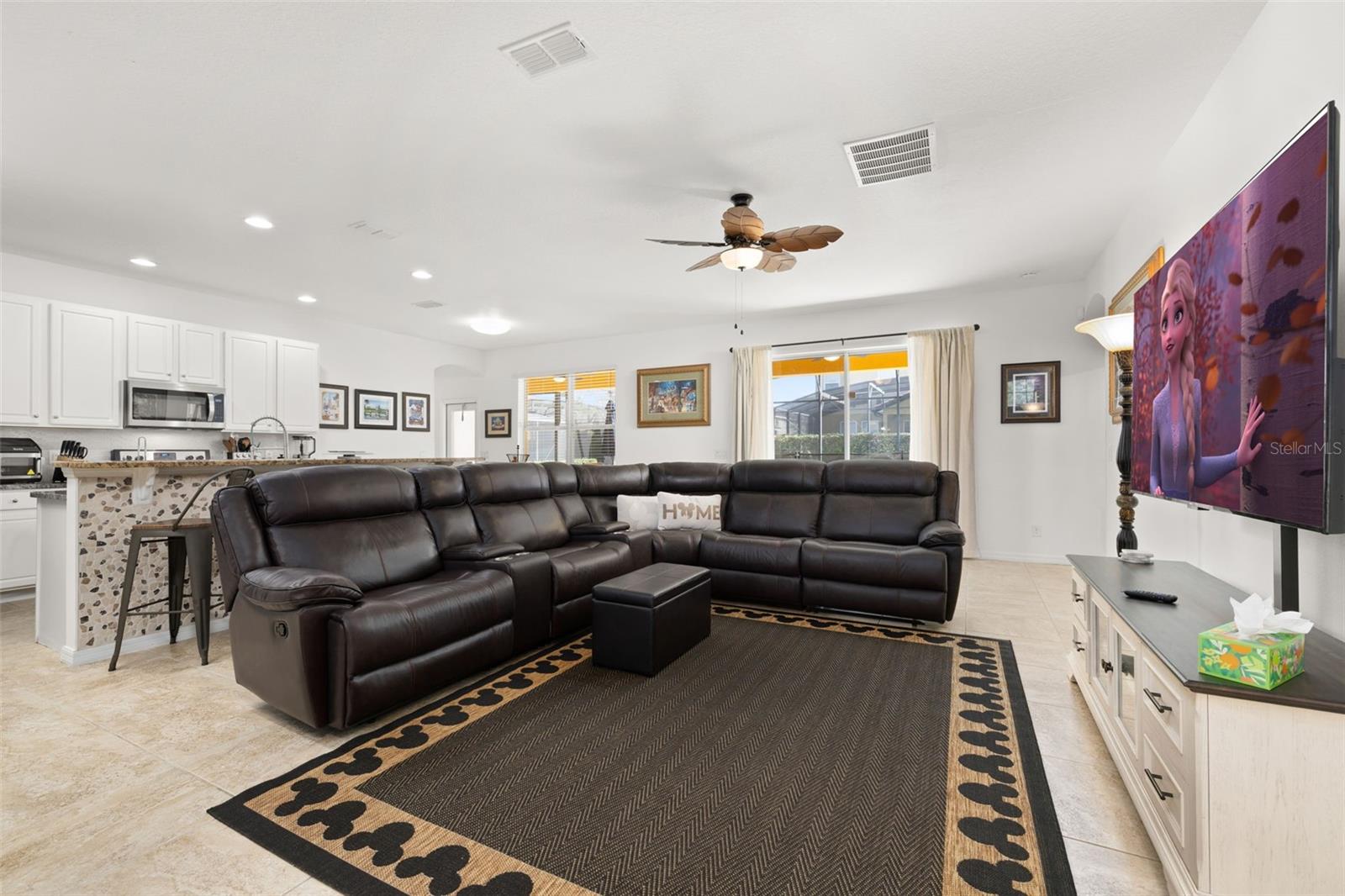 Image 8 of 80 For 4064 Oaktree Drive