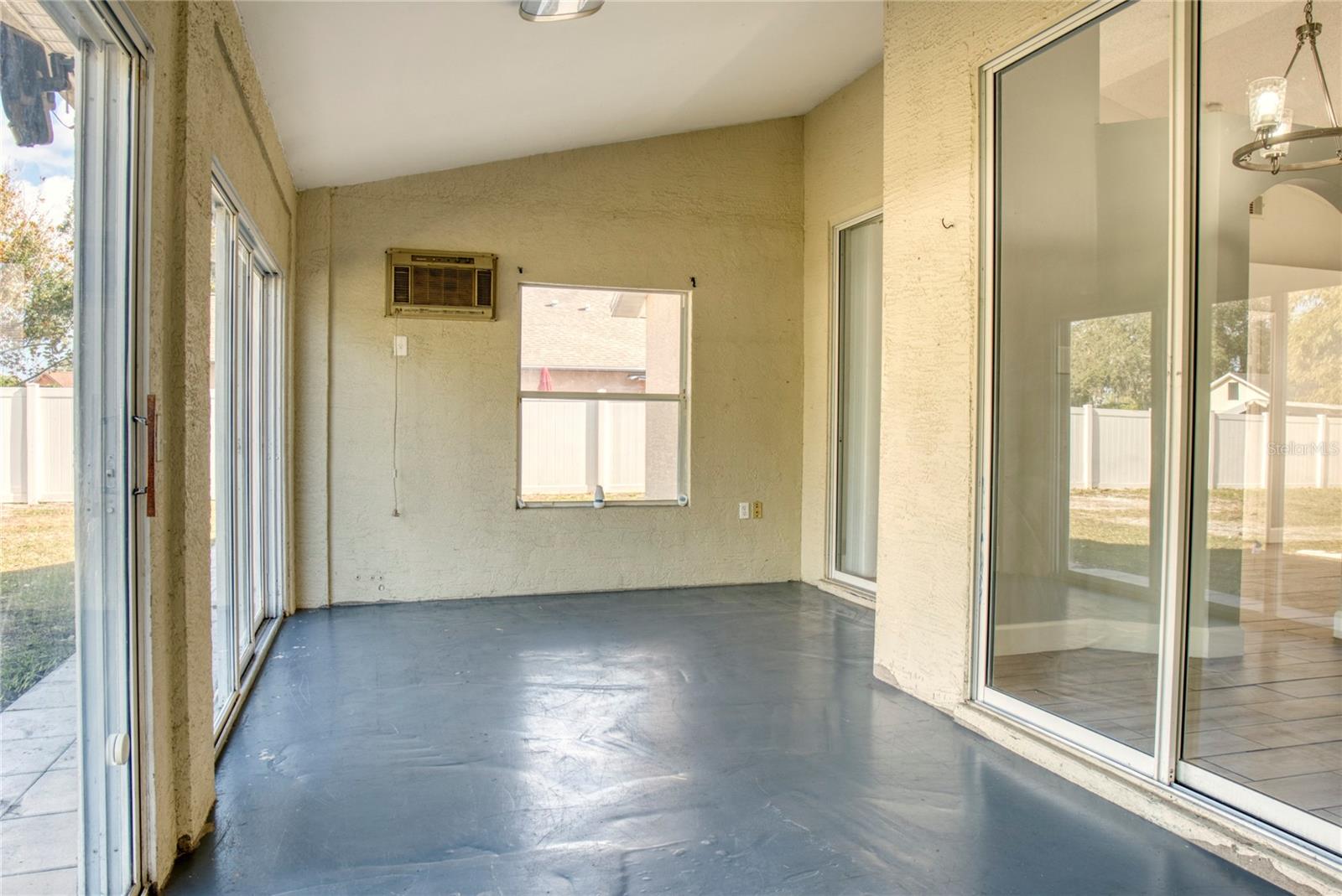 Image 20 of 24 For 1447 Kingston Way