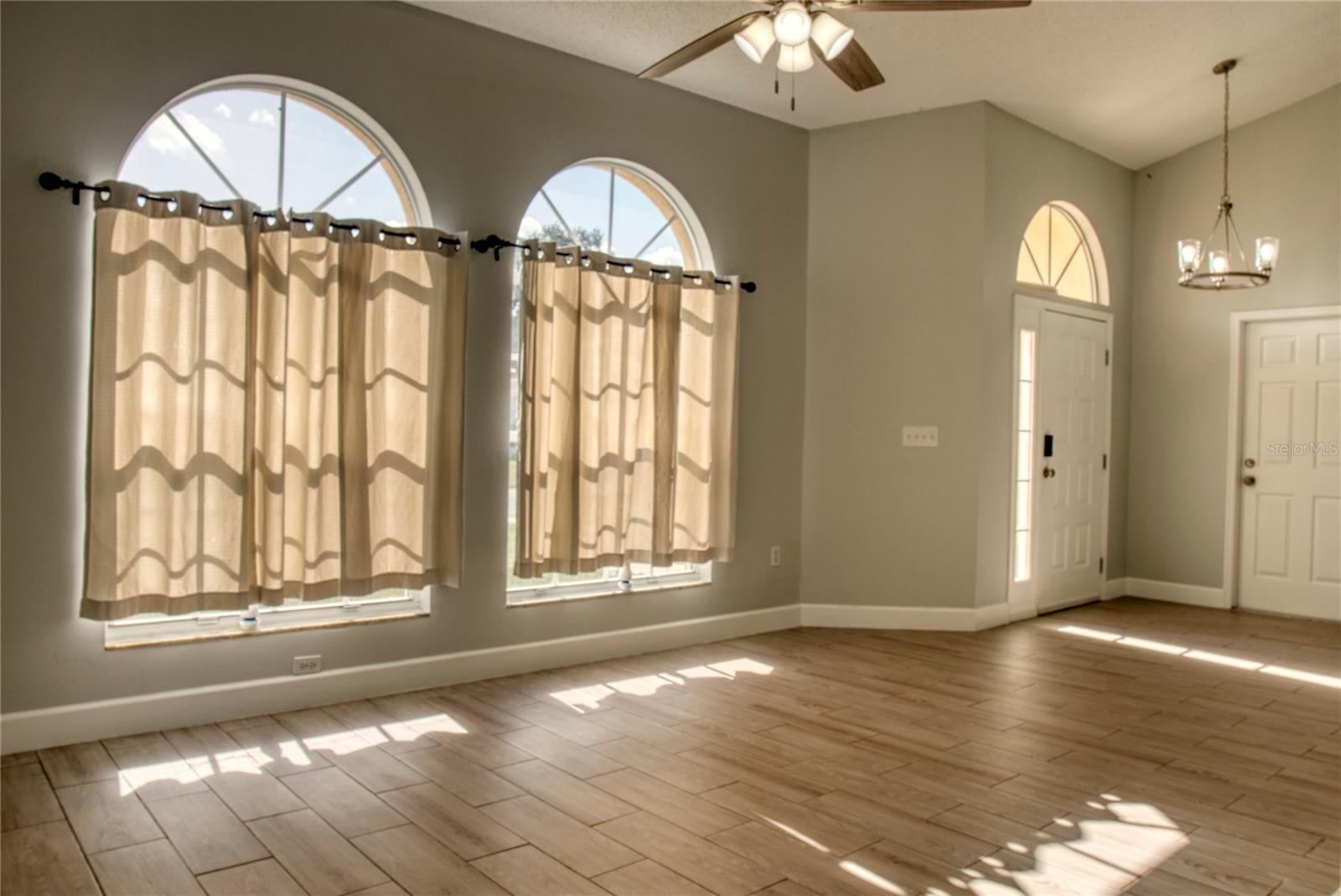 Image 3 of 24 For 1447 Kingston Way