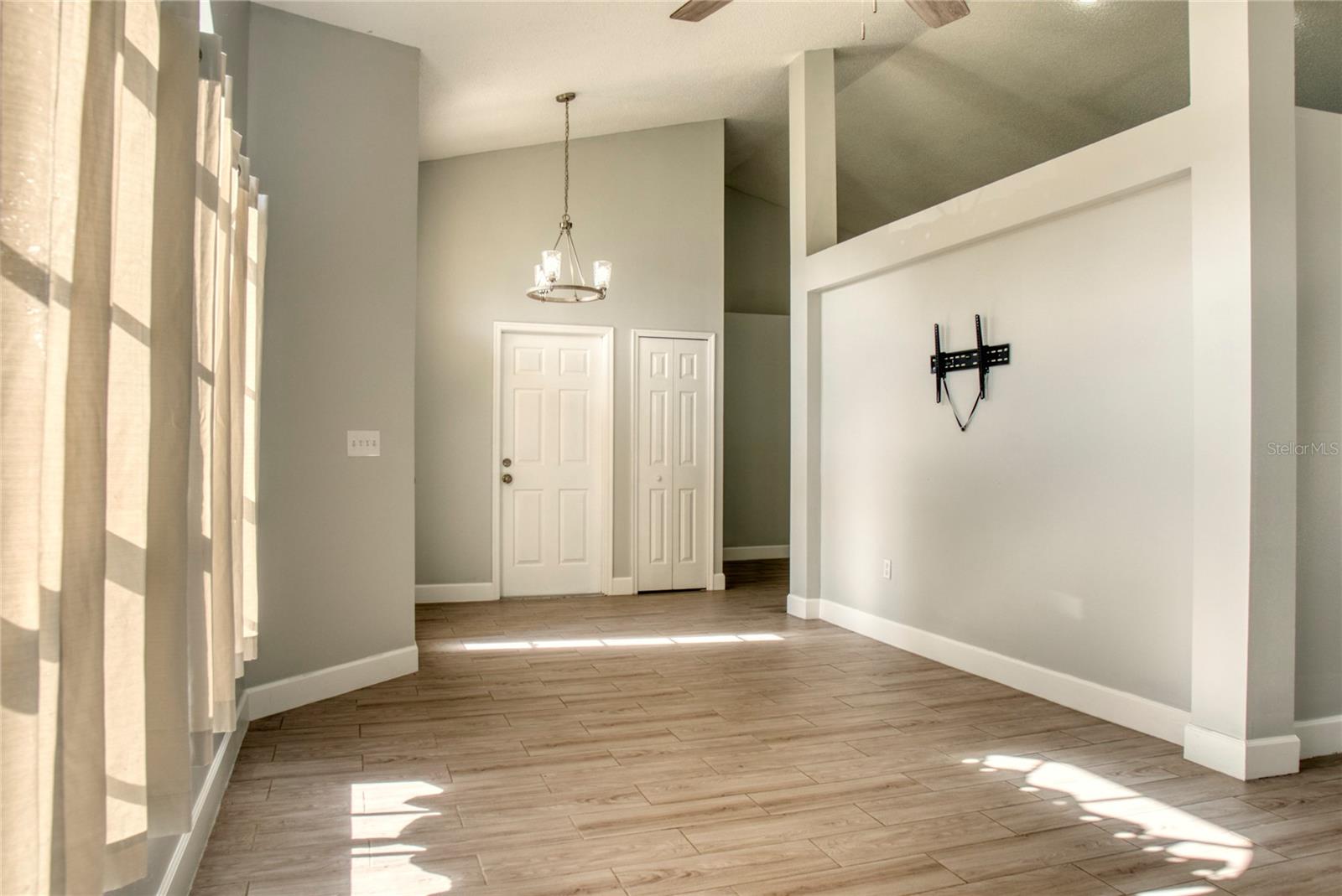 Image 4 of 24 For 1447 Kingston Way