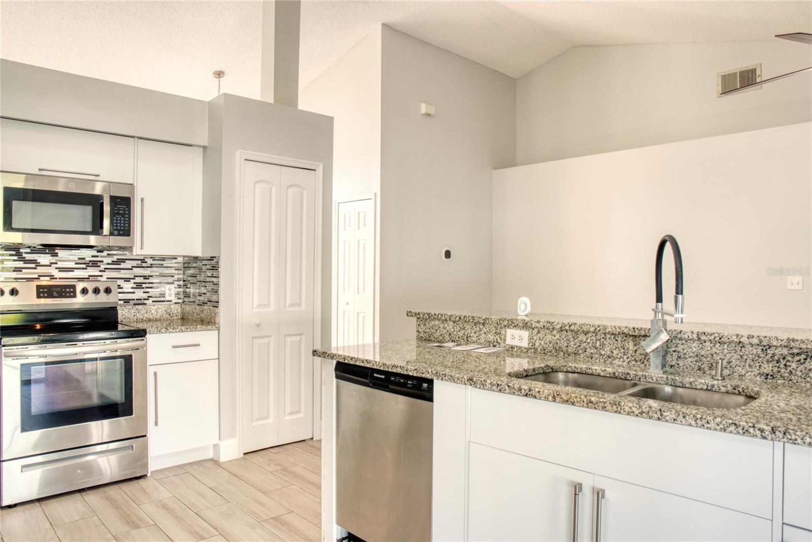 Image 9 of 24 For 1447 Kingston Way