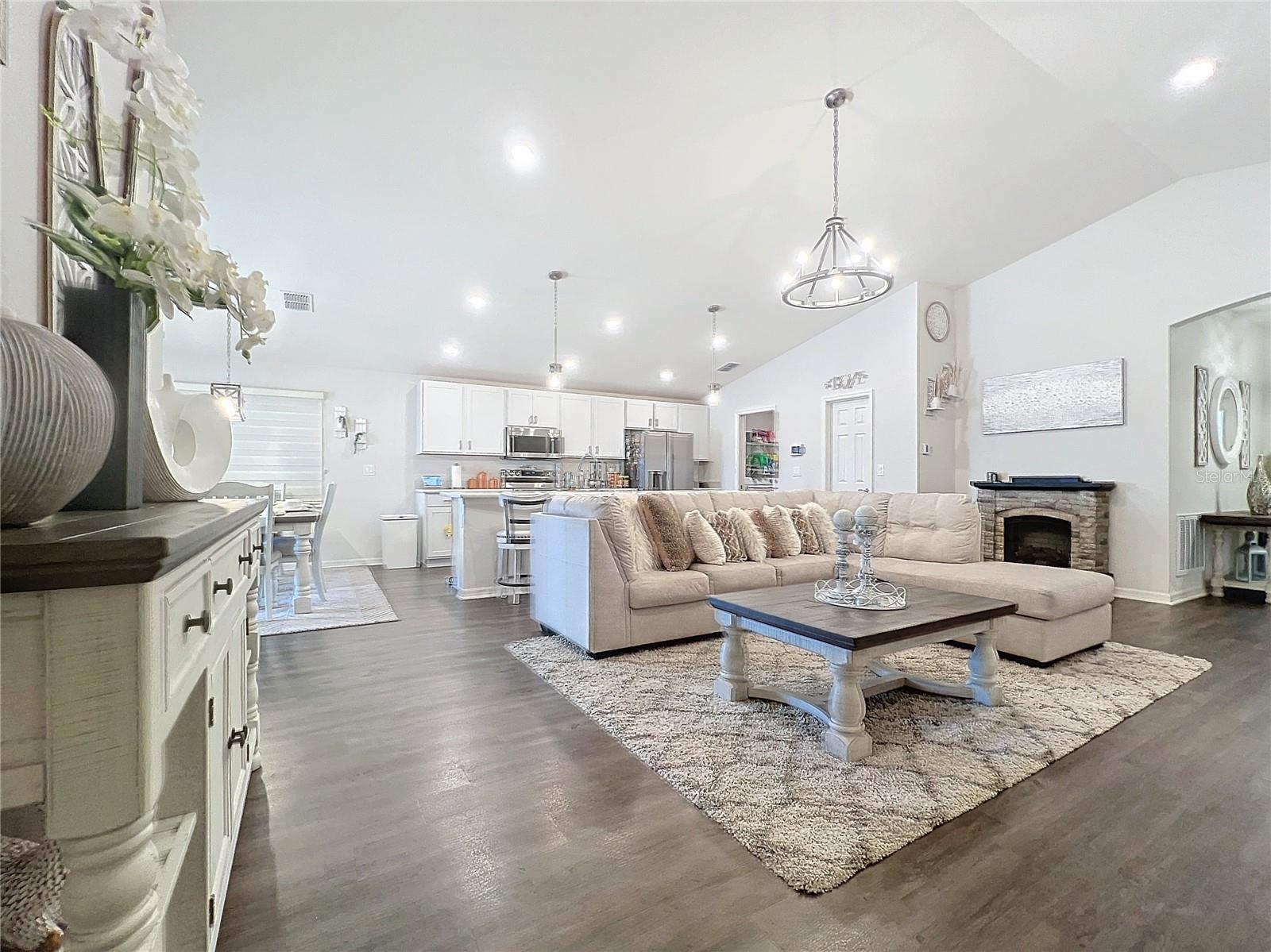 Image 3 of 15 For 2027 Dexter Street