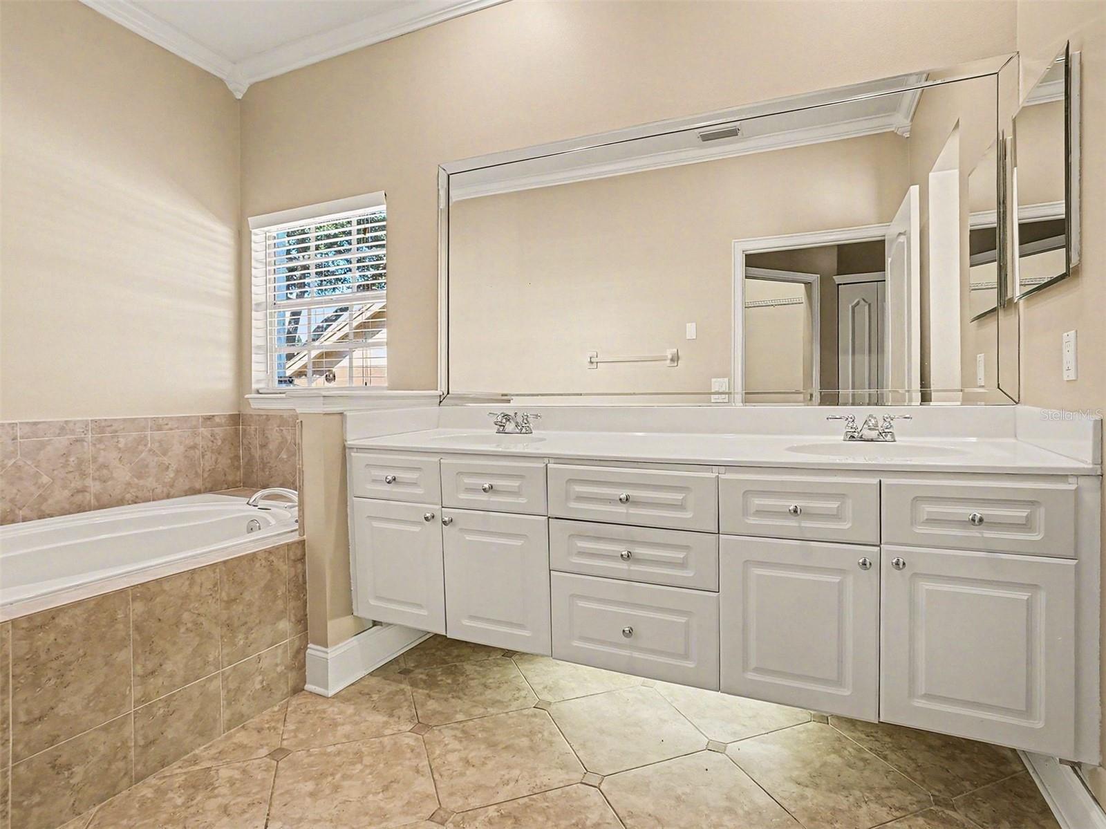 Image 10 of 28 For 1221 Valley Creek Run