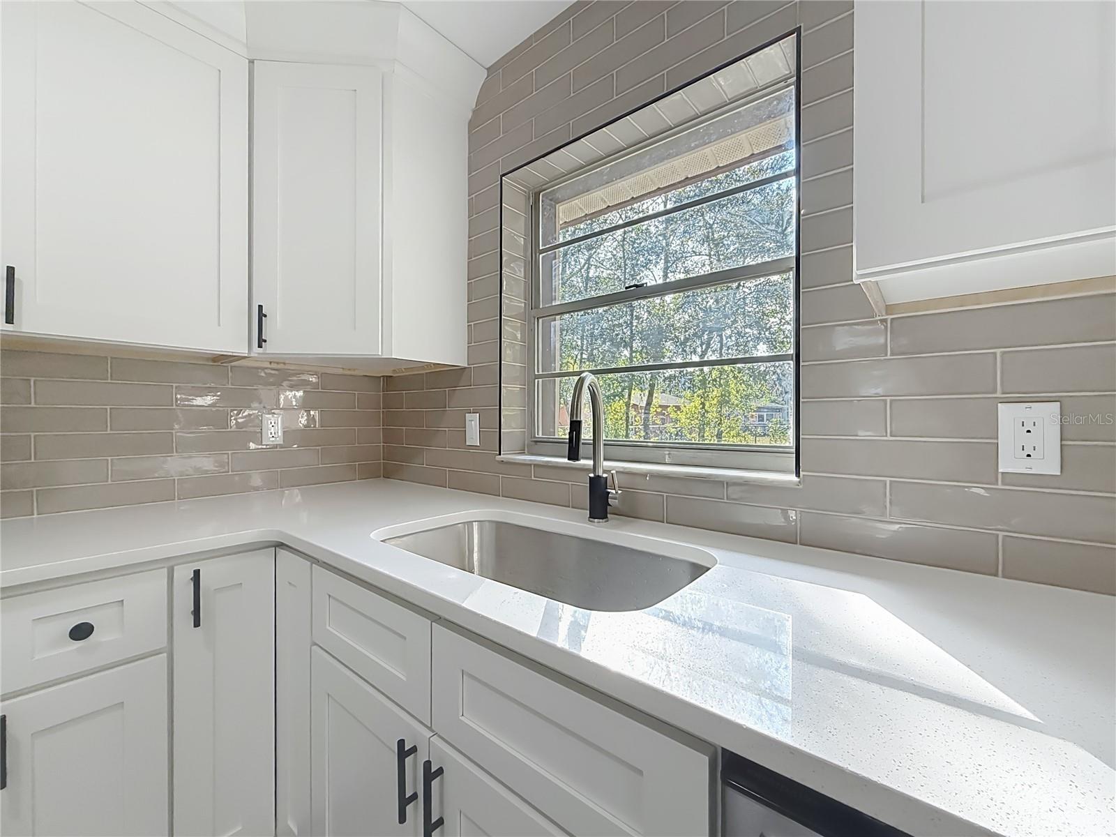 Image 23 of 66 For 2450 40th Street