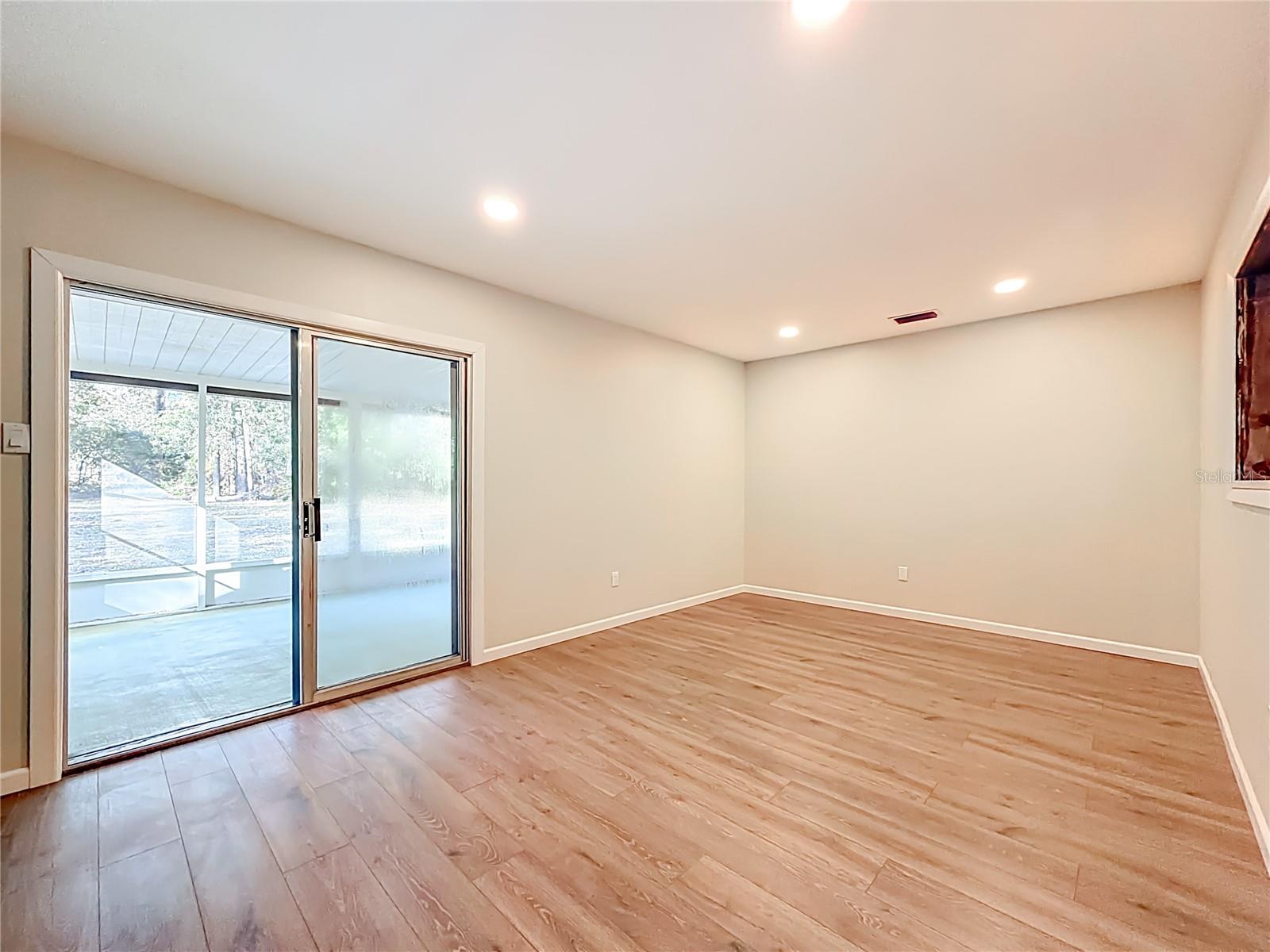 Image 28 of 66 For 2450 40th Street