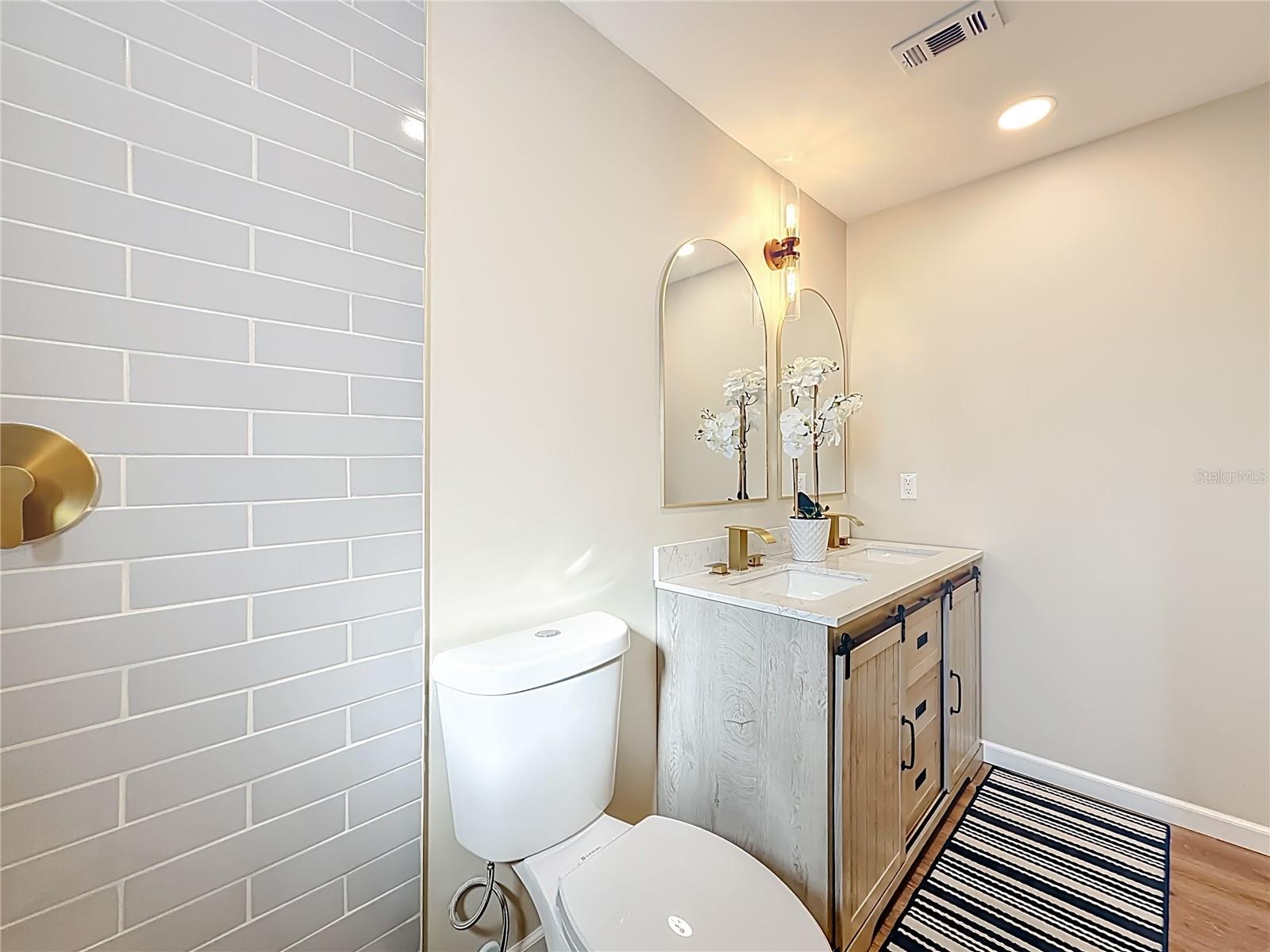 Image 33 of 66 For 2450 40th Street