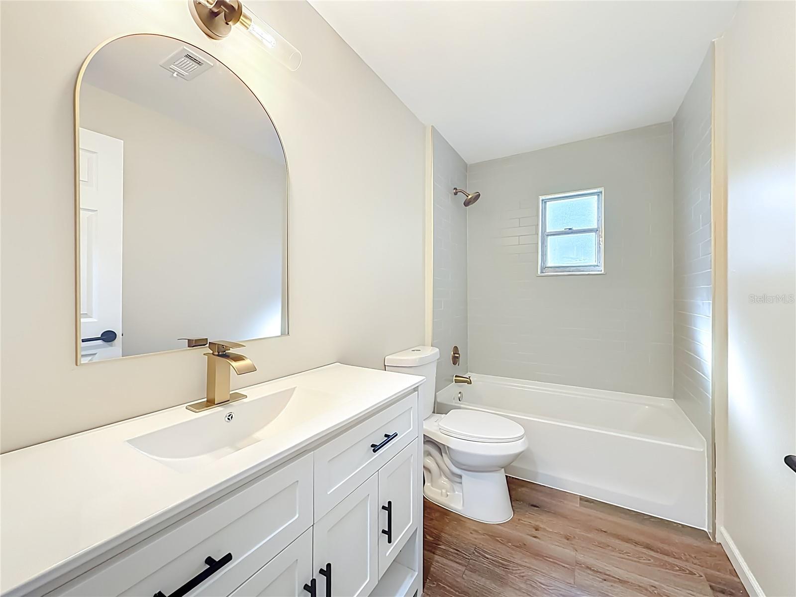 Image 42 of 66 For 2450 40th Street