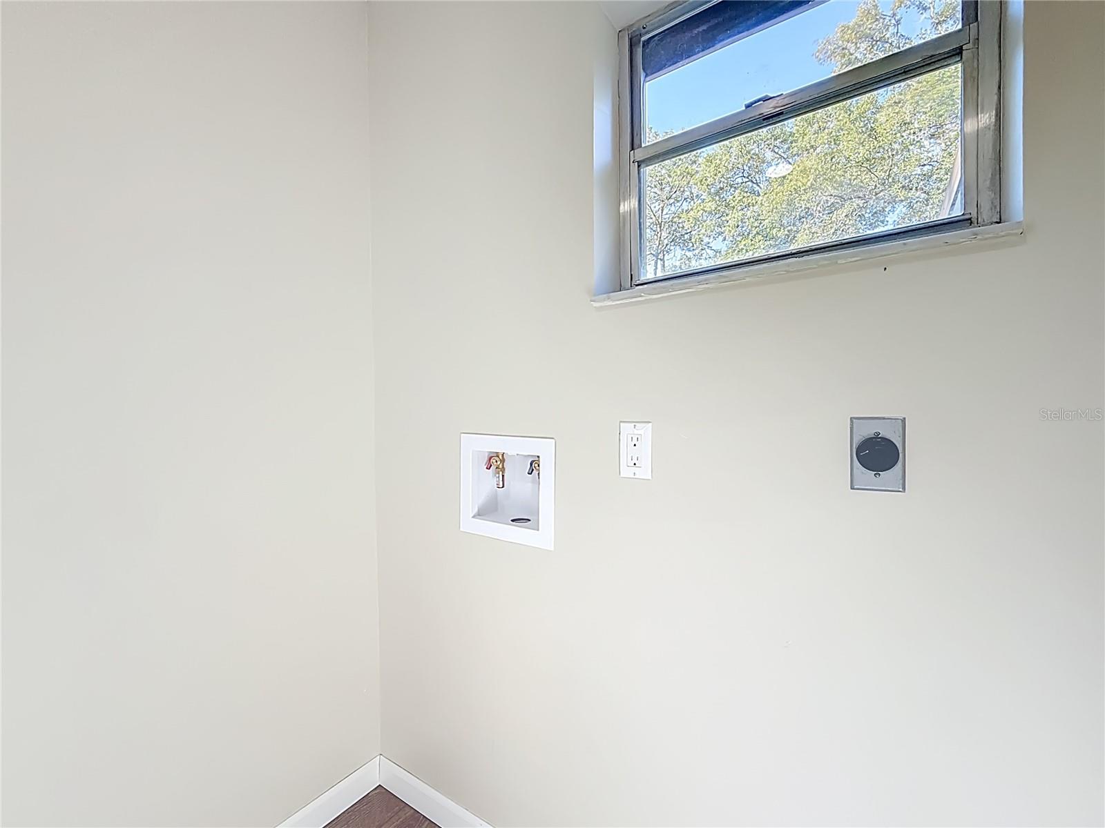 Image 44 of 66 For 2450 40th Street