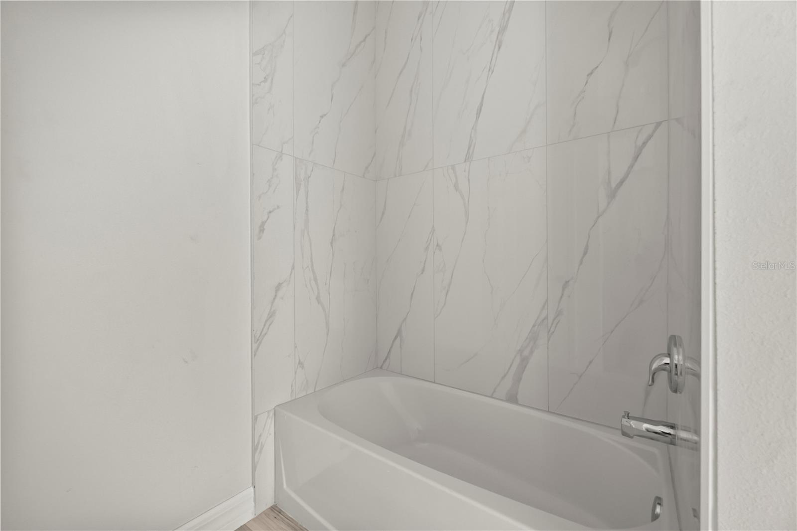 Image 10 of 33 For 688 Euclid Avenue