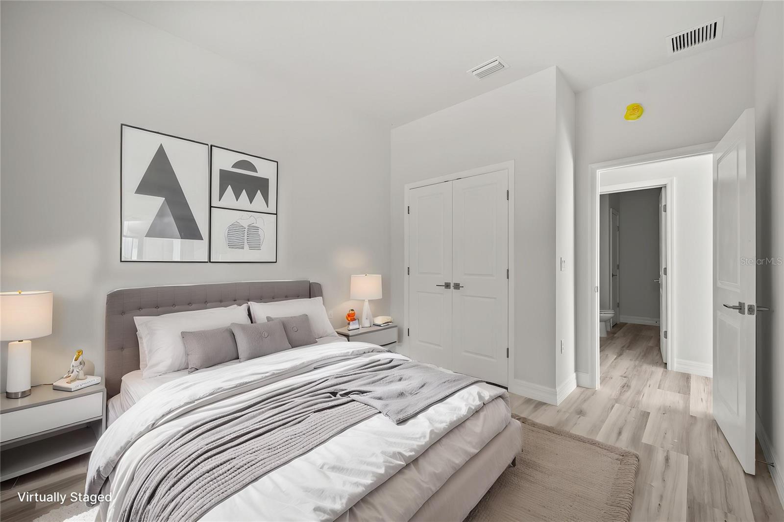 Image 13 of 33 For 688 Euclid Avenue