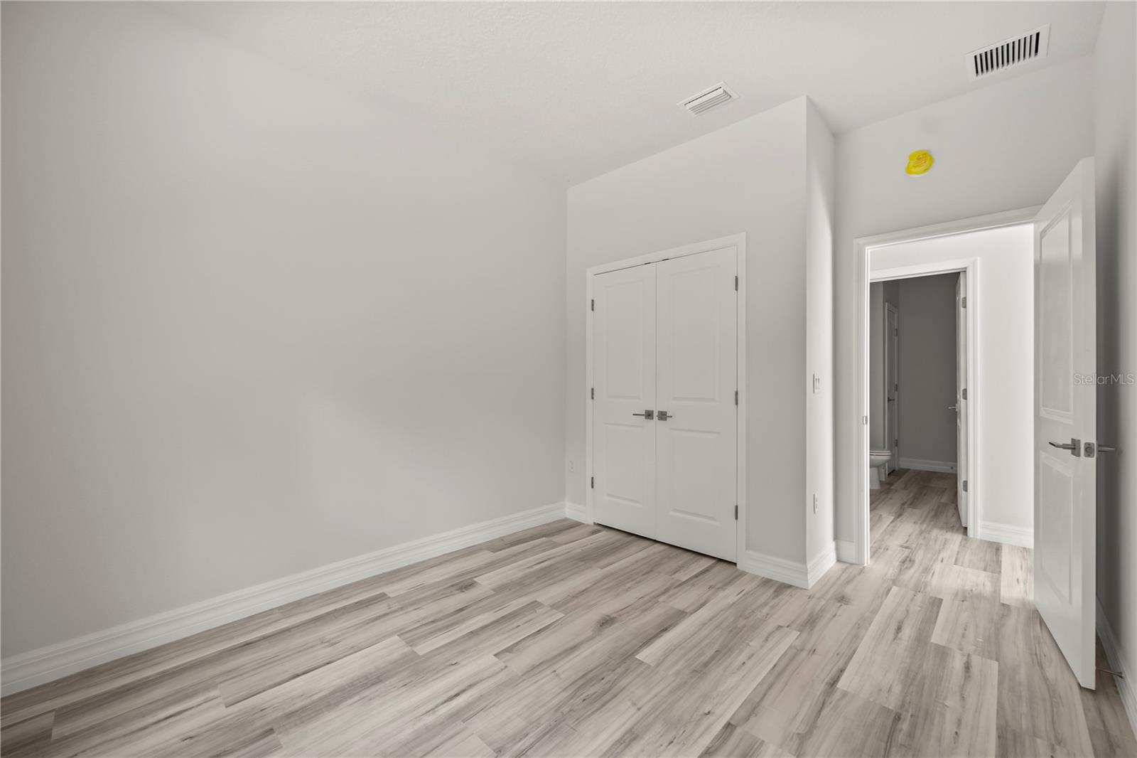 Image 14 of 33 For 688 Euclid Avenue