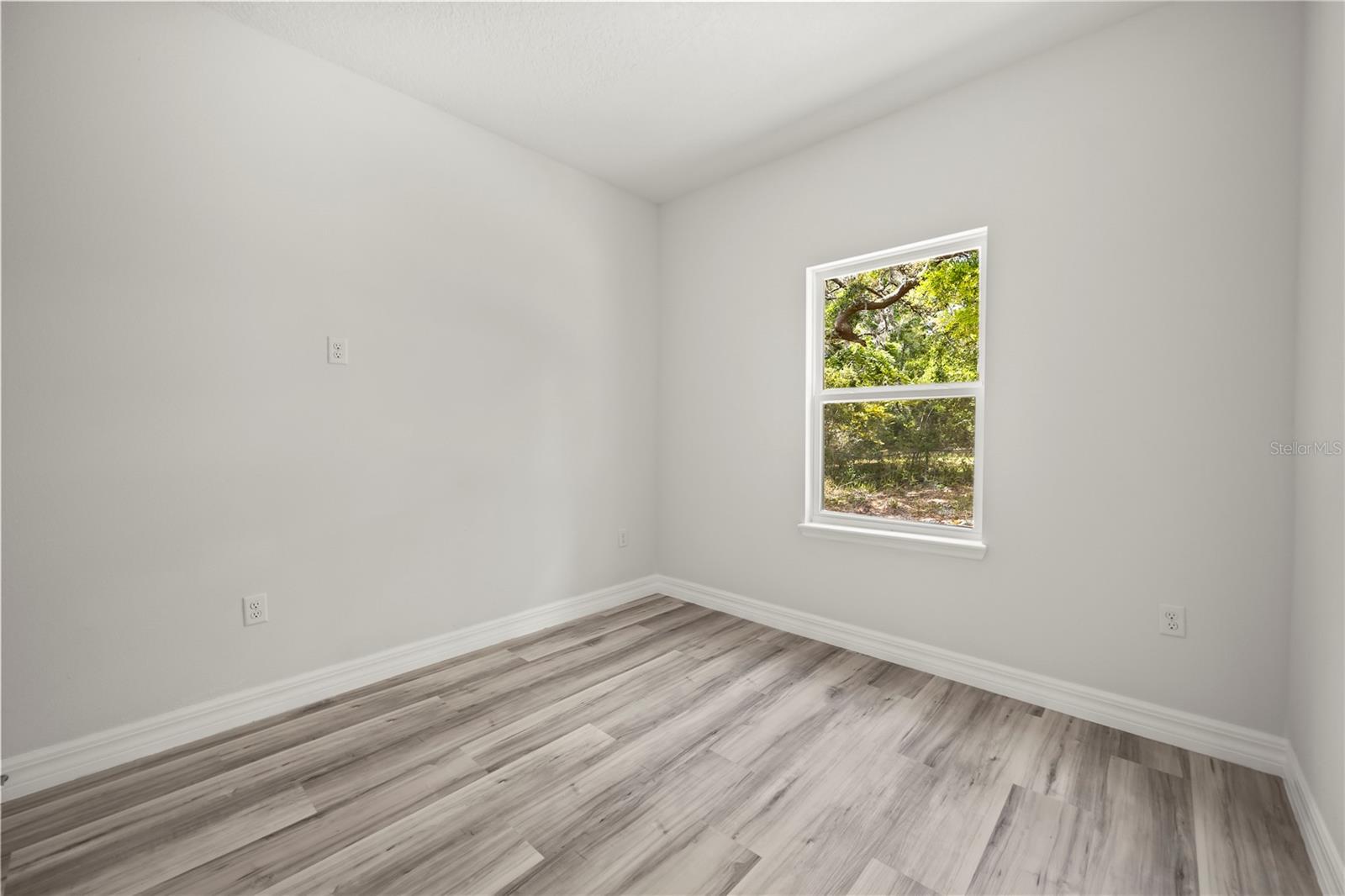 Image 15 of 33 For 688 Euclid Avenue