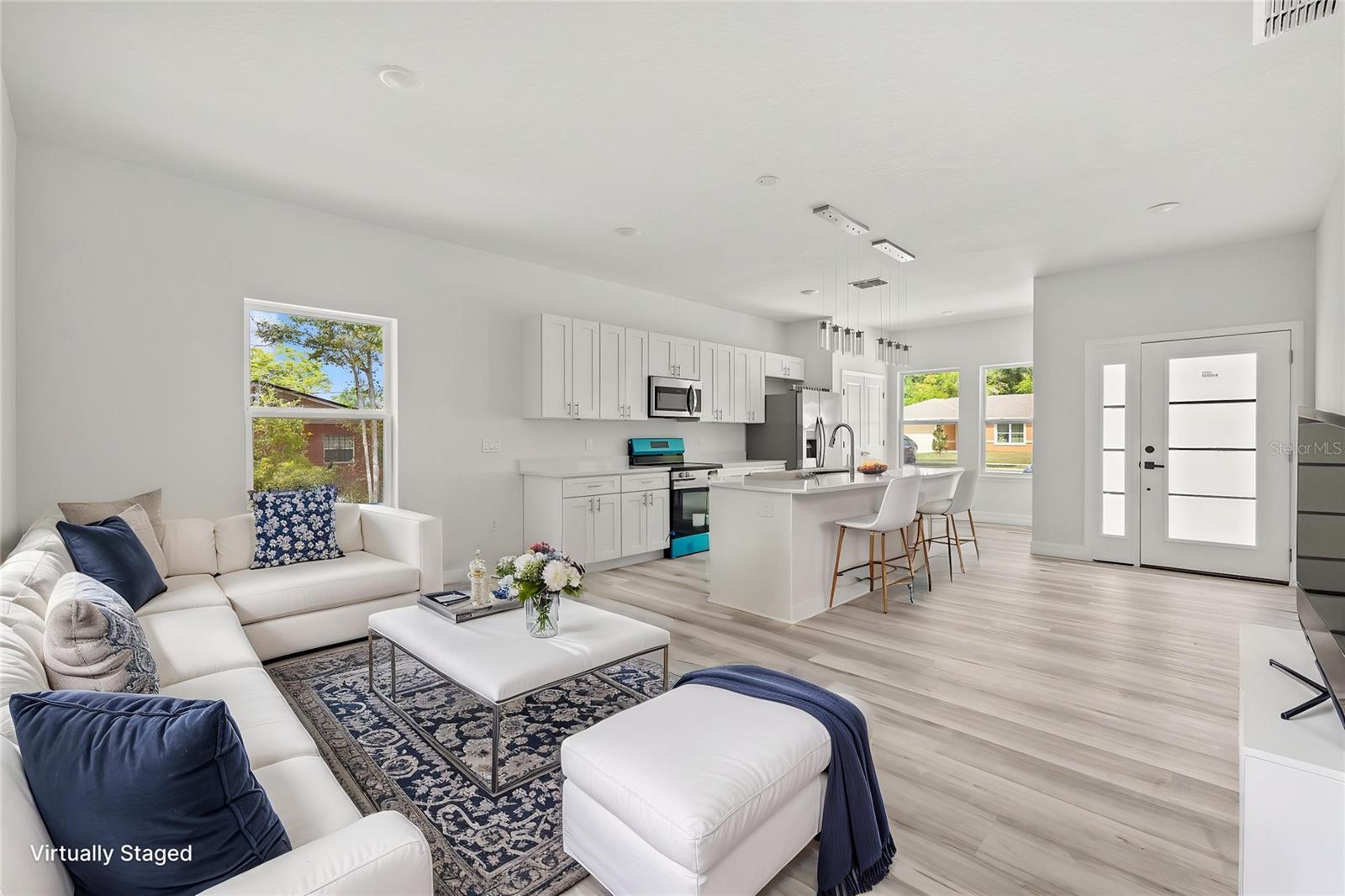 Image 16 of 33 For 688 Euclid Avenue