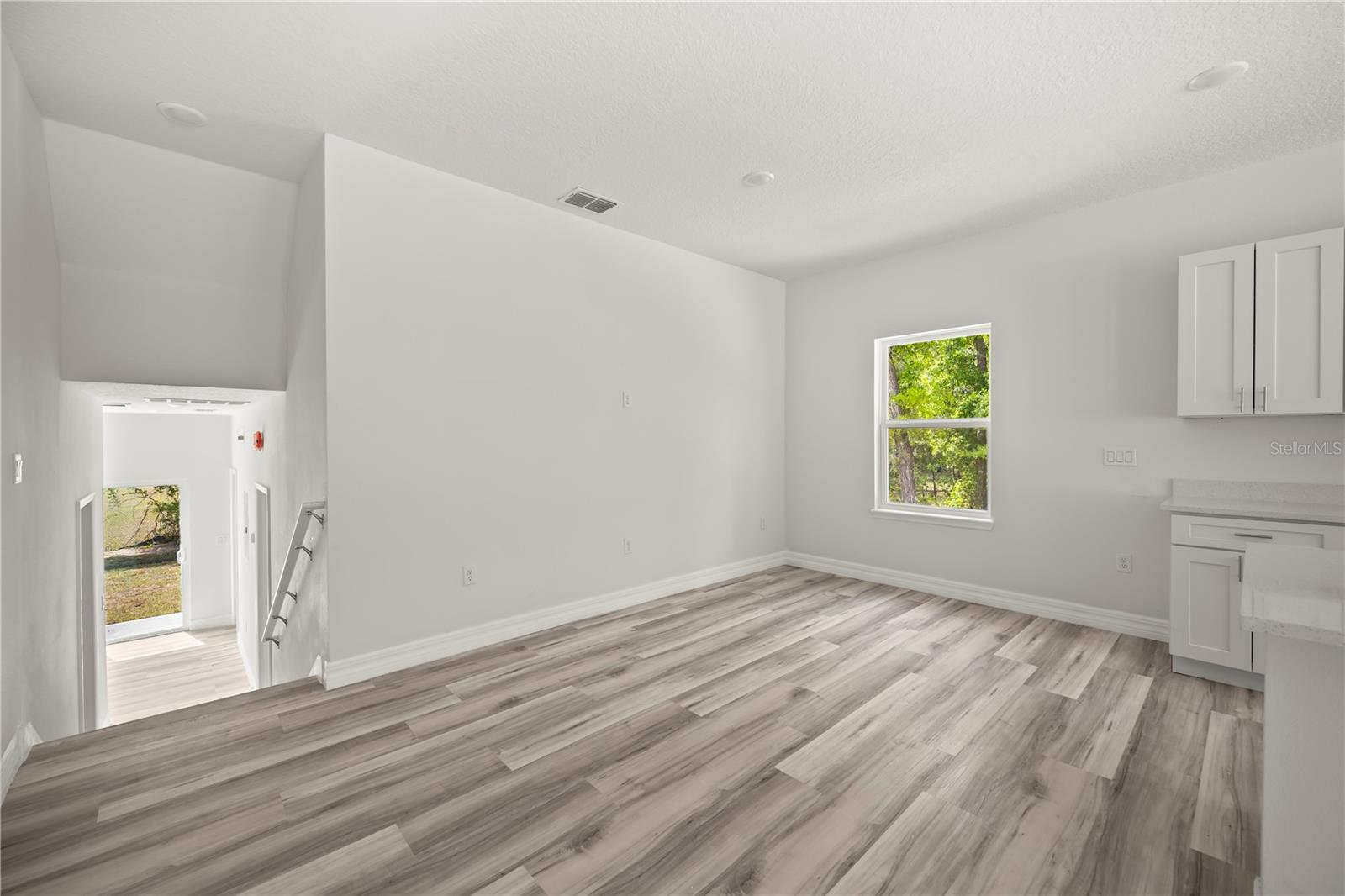 Image 18 of 33 For 688 Euclid Avenue