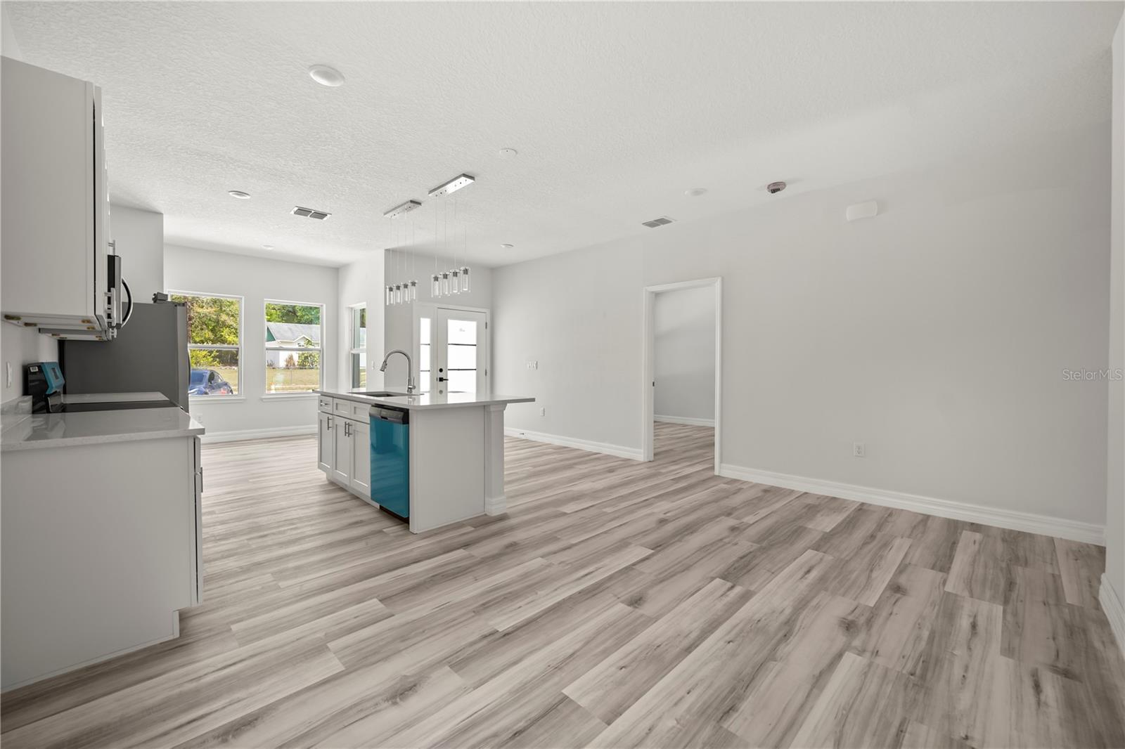 Image 19 of 33 For 688 Euclid Avenue