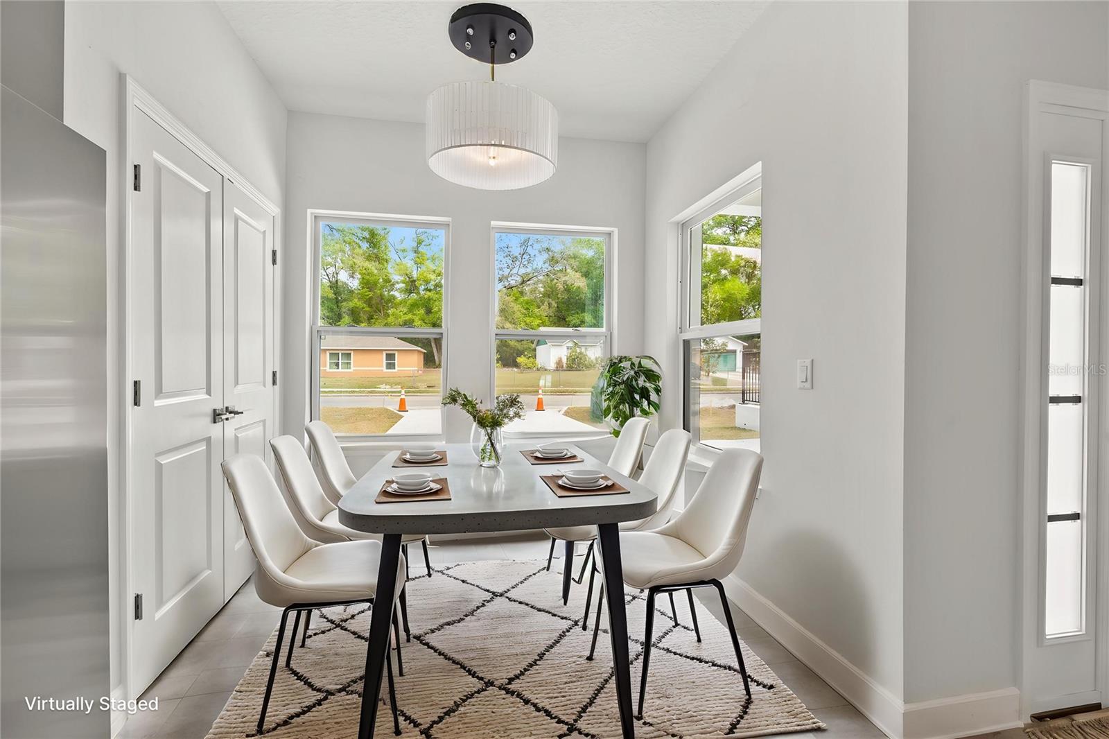 Image 21 of 33 For 688 Euclid Avenue