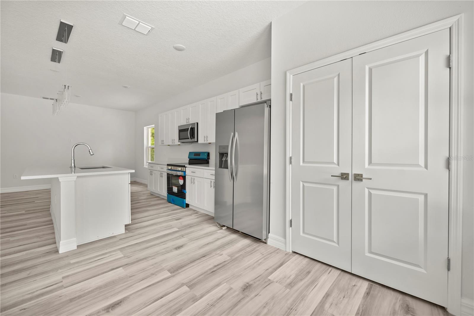 Image 23 of 33 For 688 Euclid Avenue