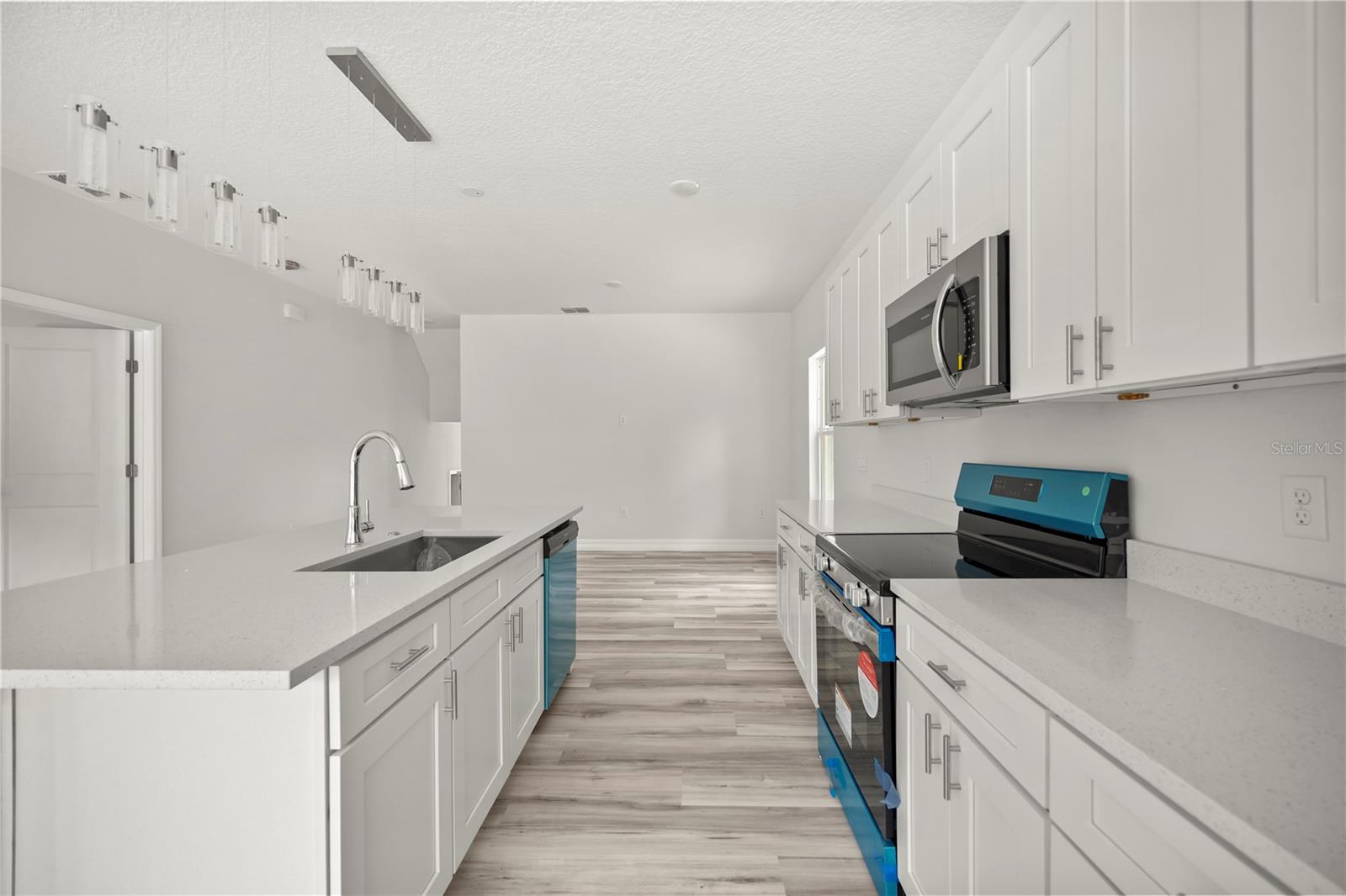 Image 24 of 33 For 688 Euclid Avenue