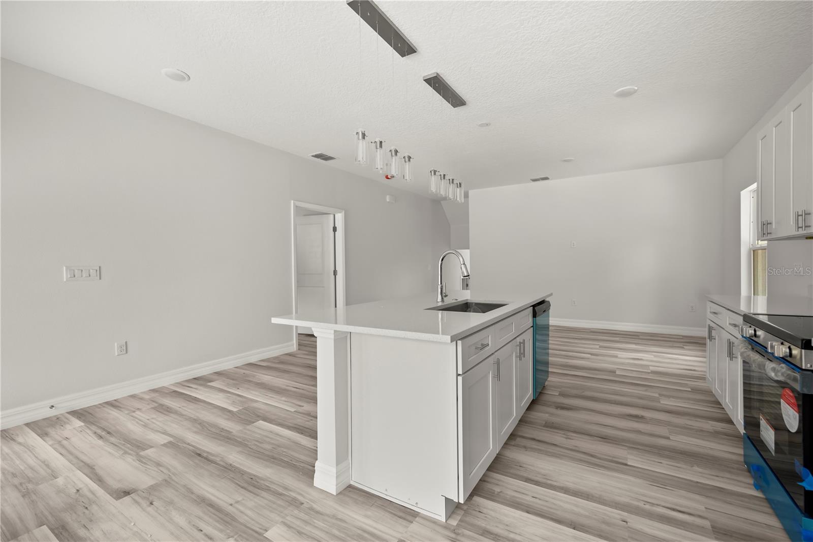 Image 25 of 33 For 688 Euclid Avenue