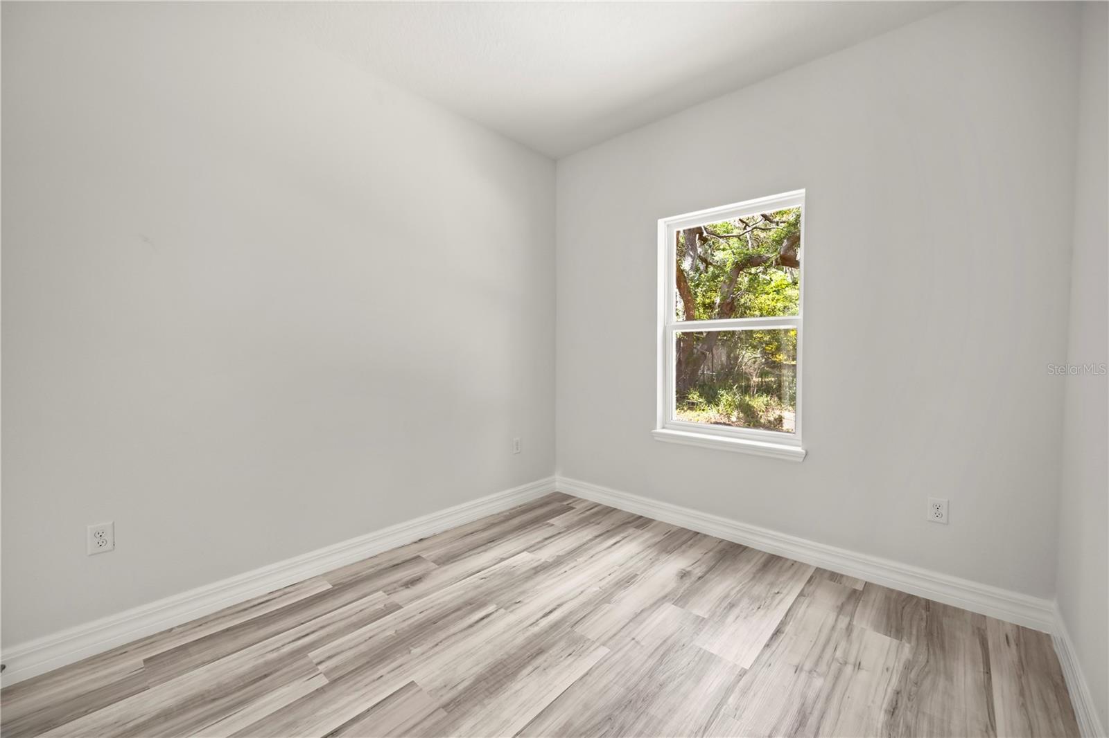 Image 3 of 33 For 688 Euclid Avenue