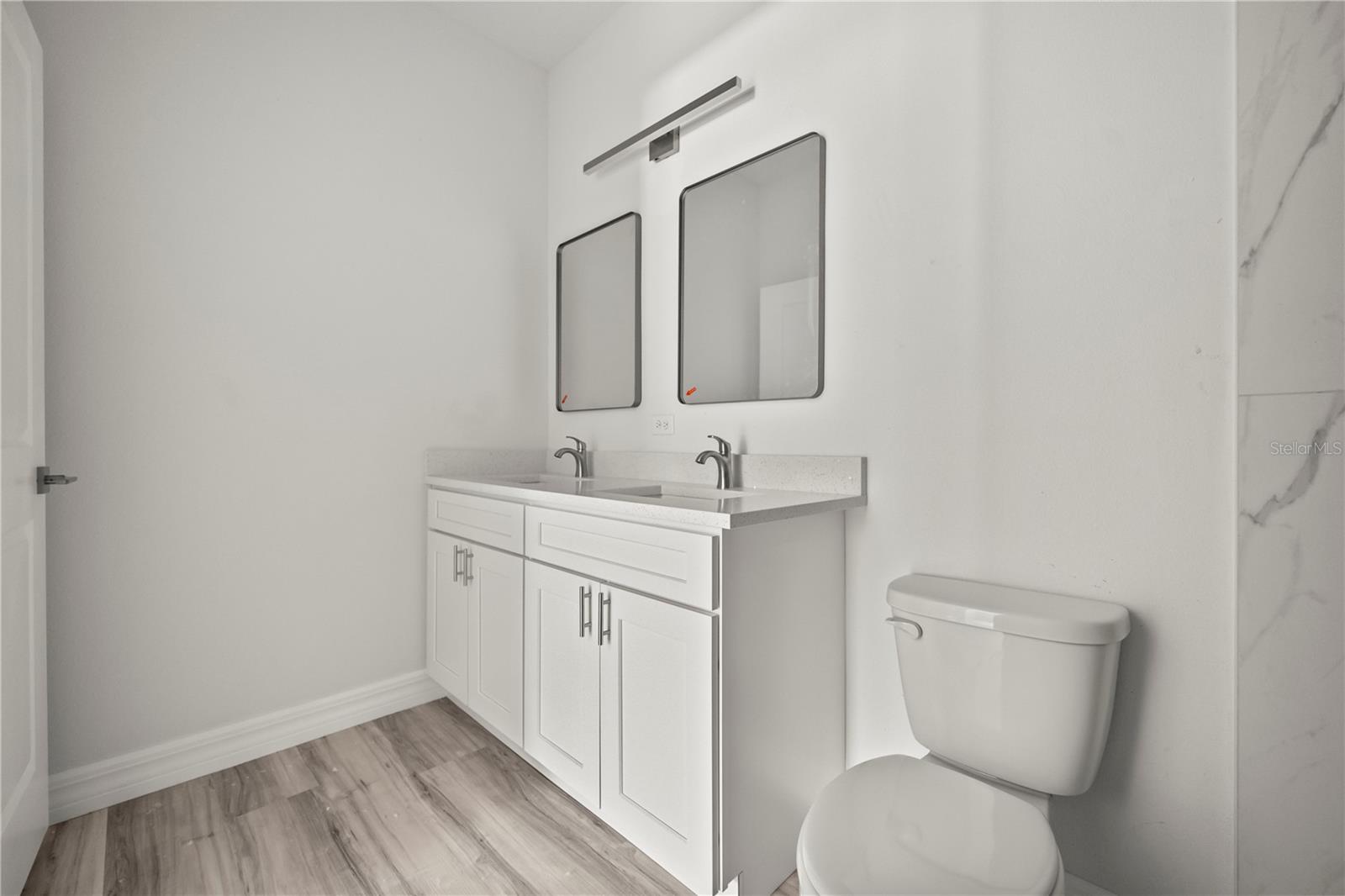 Image 31 of 33 For 688 Euclid Avenue