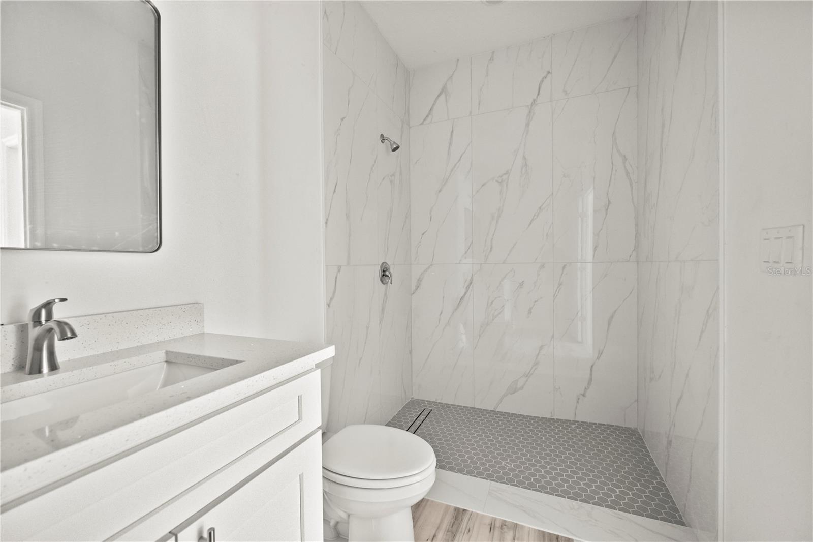 Image 32 of 33 For 688 Euclid Avenue