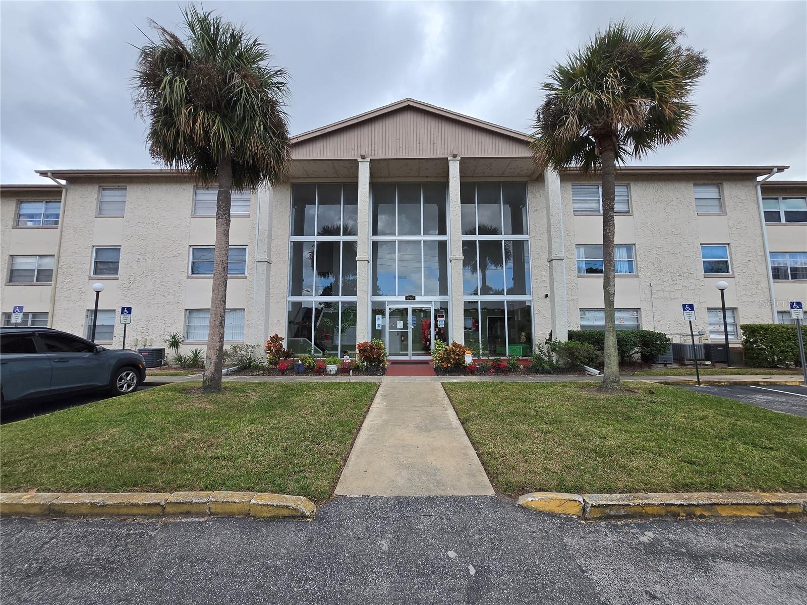 Image 2 of 38 For 1902 Honour Road 8