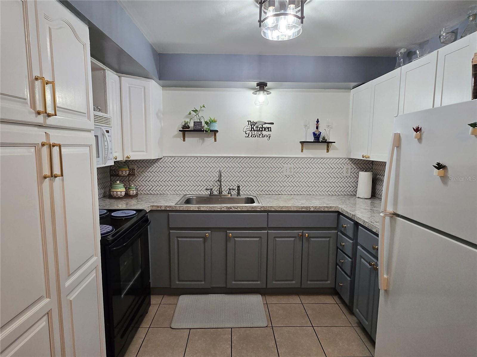 Image 6 of 38 For 1902 Honour Road 8