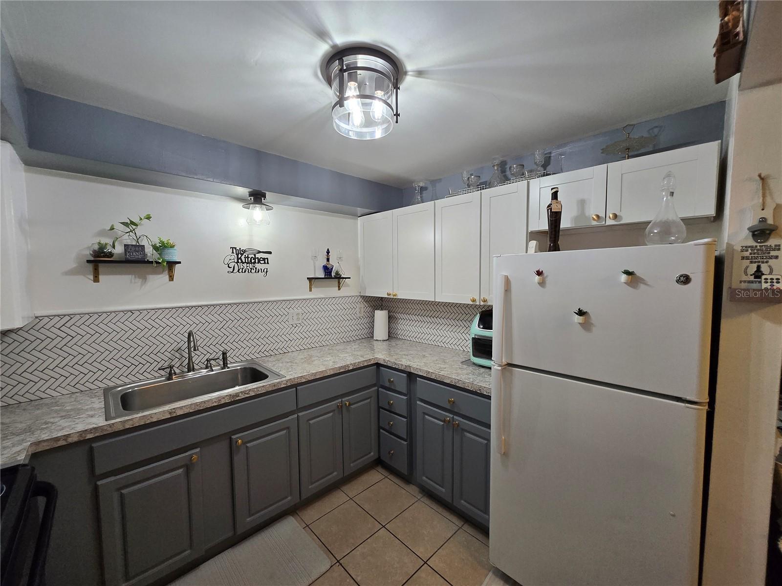 Image 8 of 38 For 1902 Honour Road 8