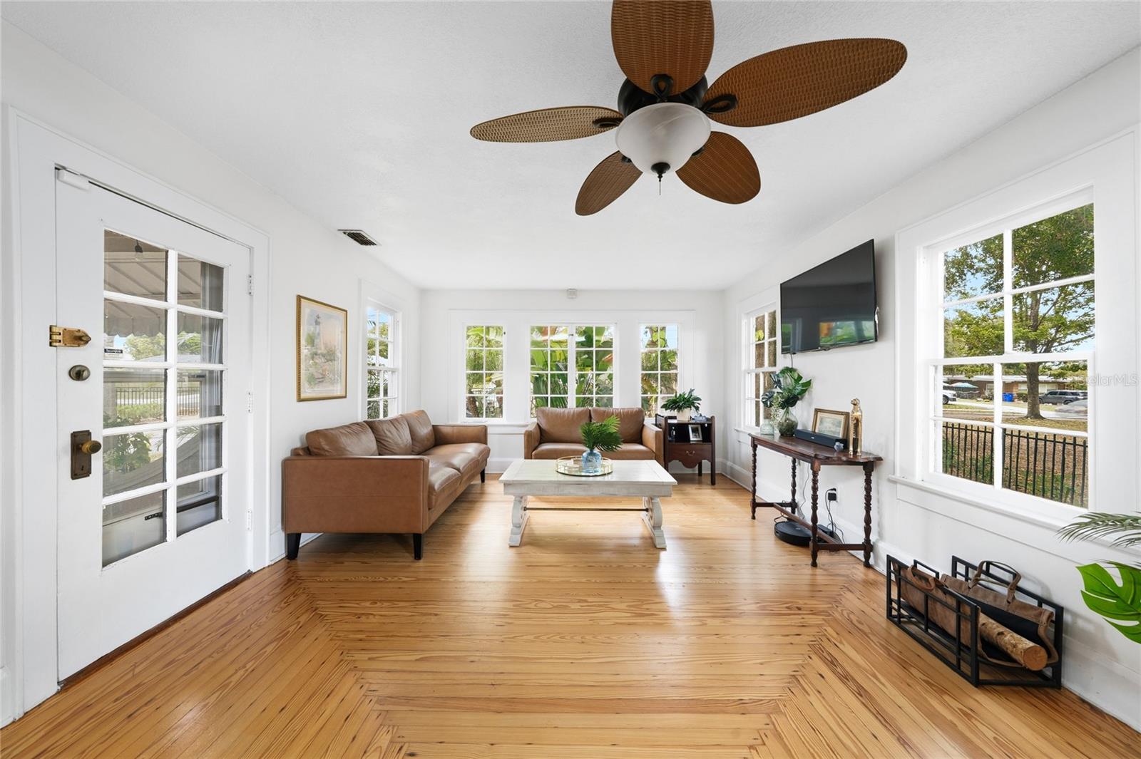 Image 10 of 38 For 511 Glendale Street