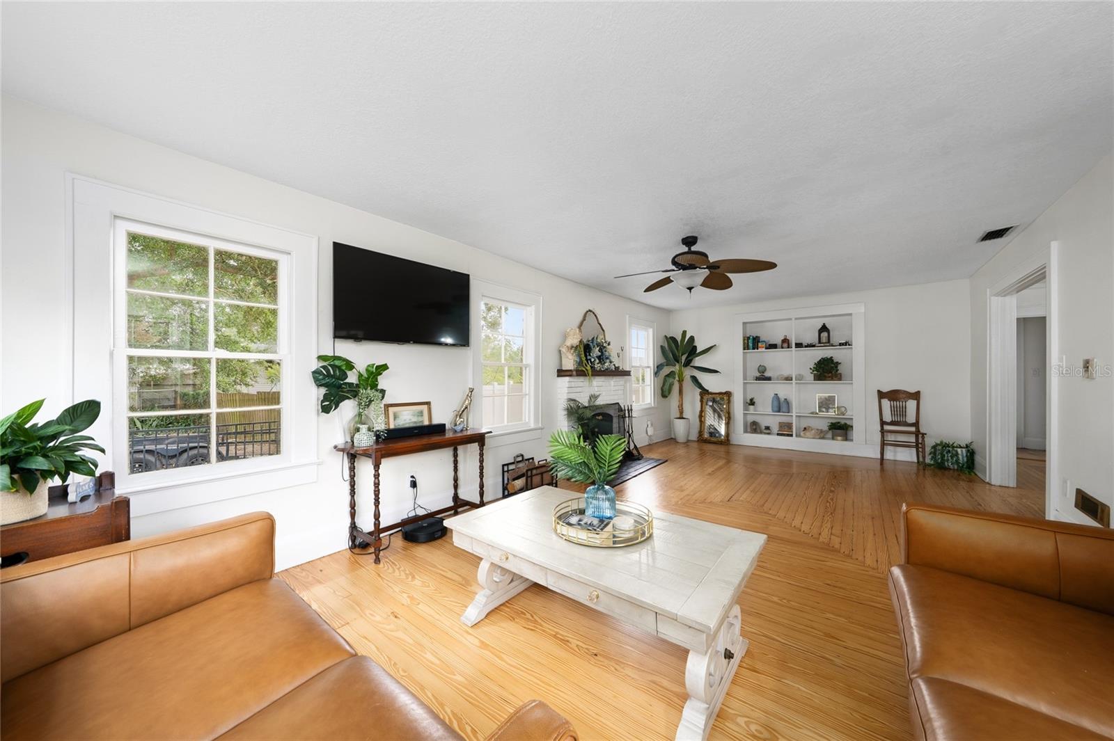 Image 11 of 38 For 511 Glendale Street