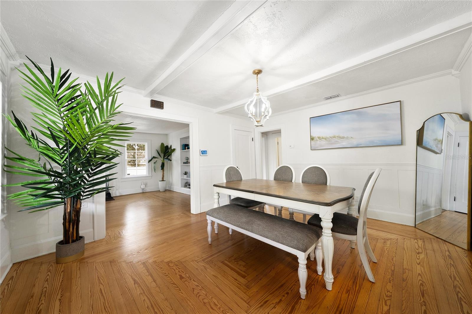 Image 13 of 38 For 511 Glendale Street