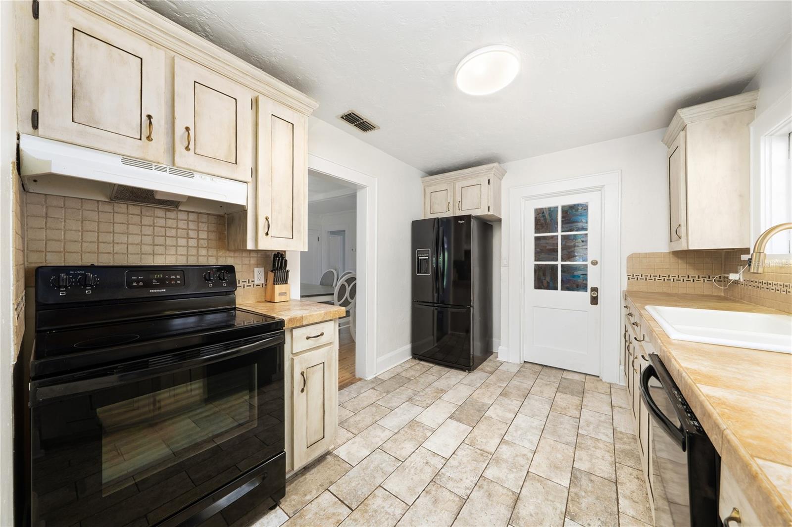 Image 15 of 38 For 511 Glendale Street