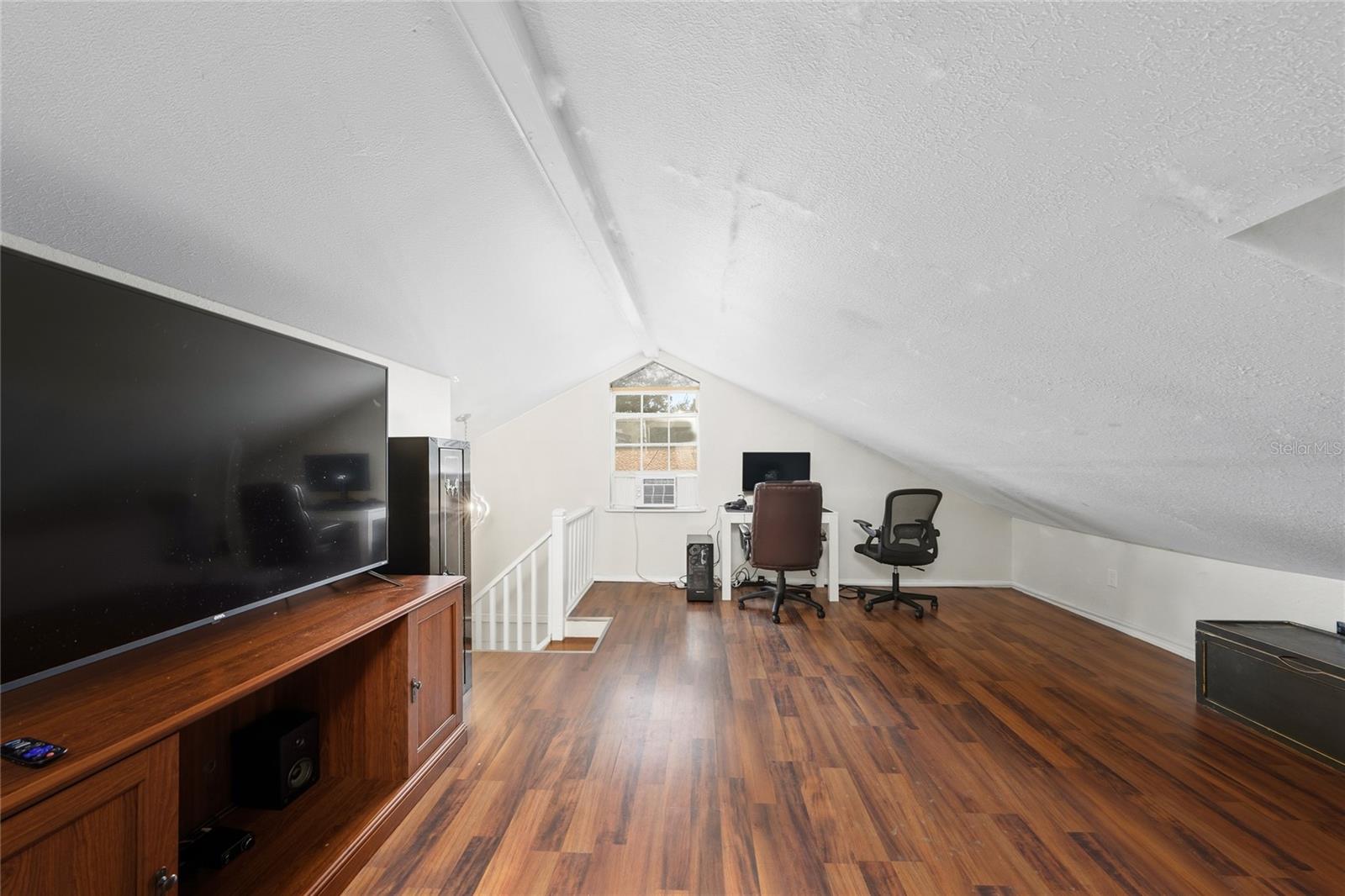 Image 19 of 38 For 511 Glendale Street