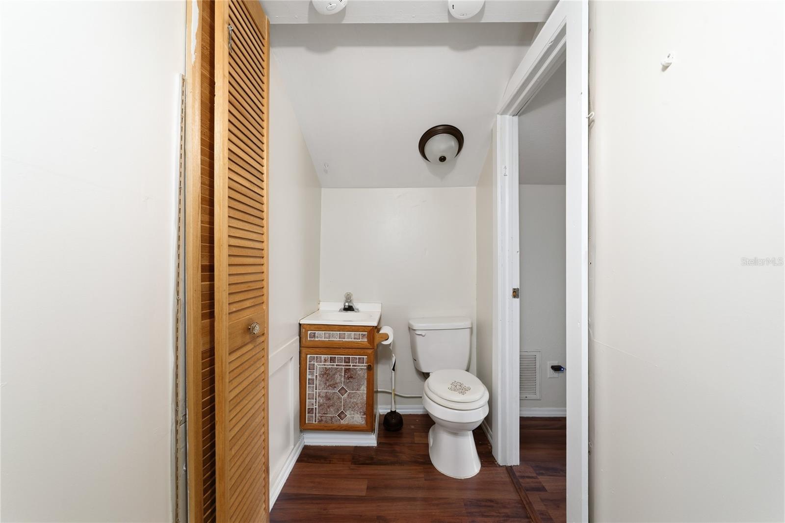 Image 20 of 38 For 511 Glendale Street