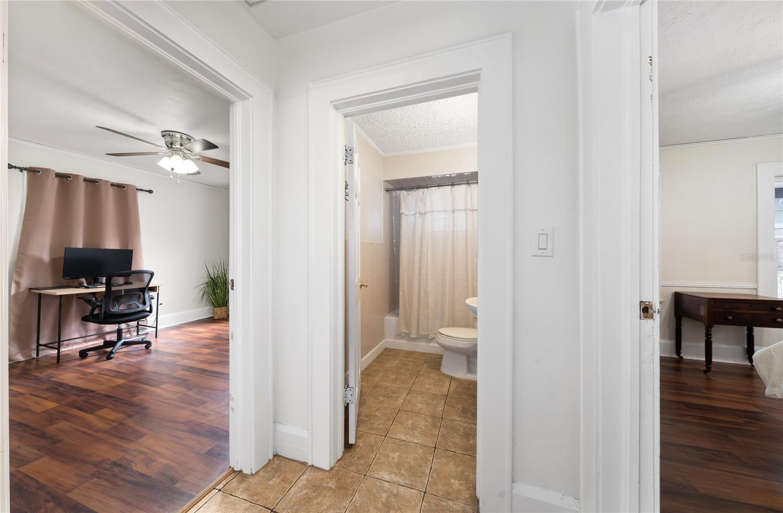 Image 22 of 38 For 511 Glendale Street