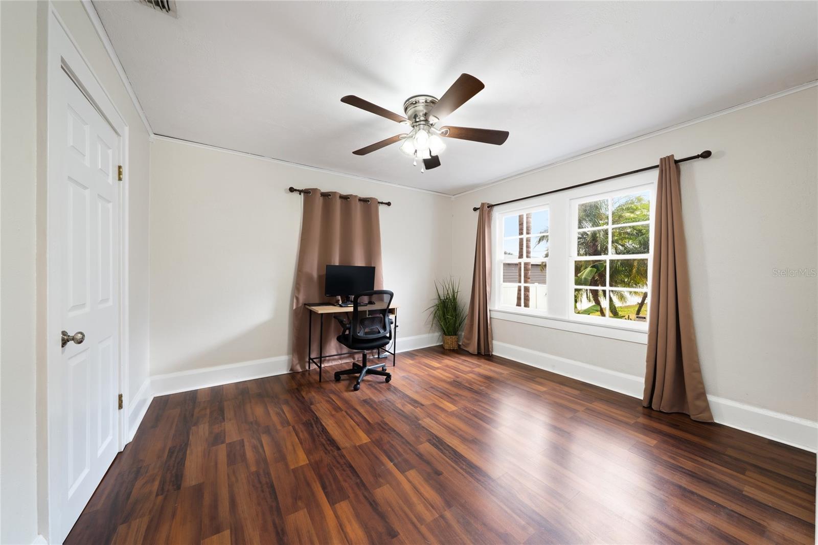 Image 23 of 38 For 511 Glendale Street