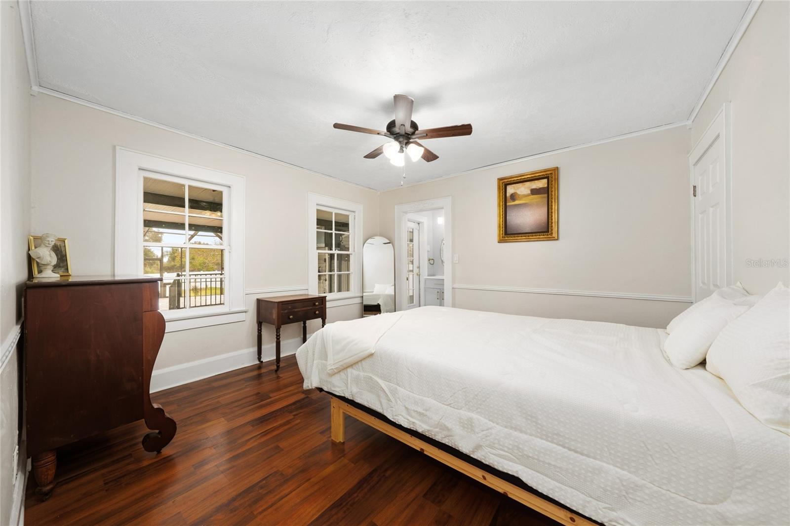 Image 26 of 38 For 511 Glendale Street