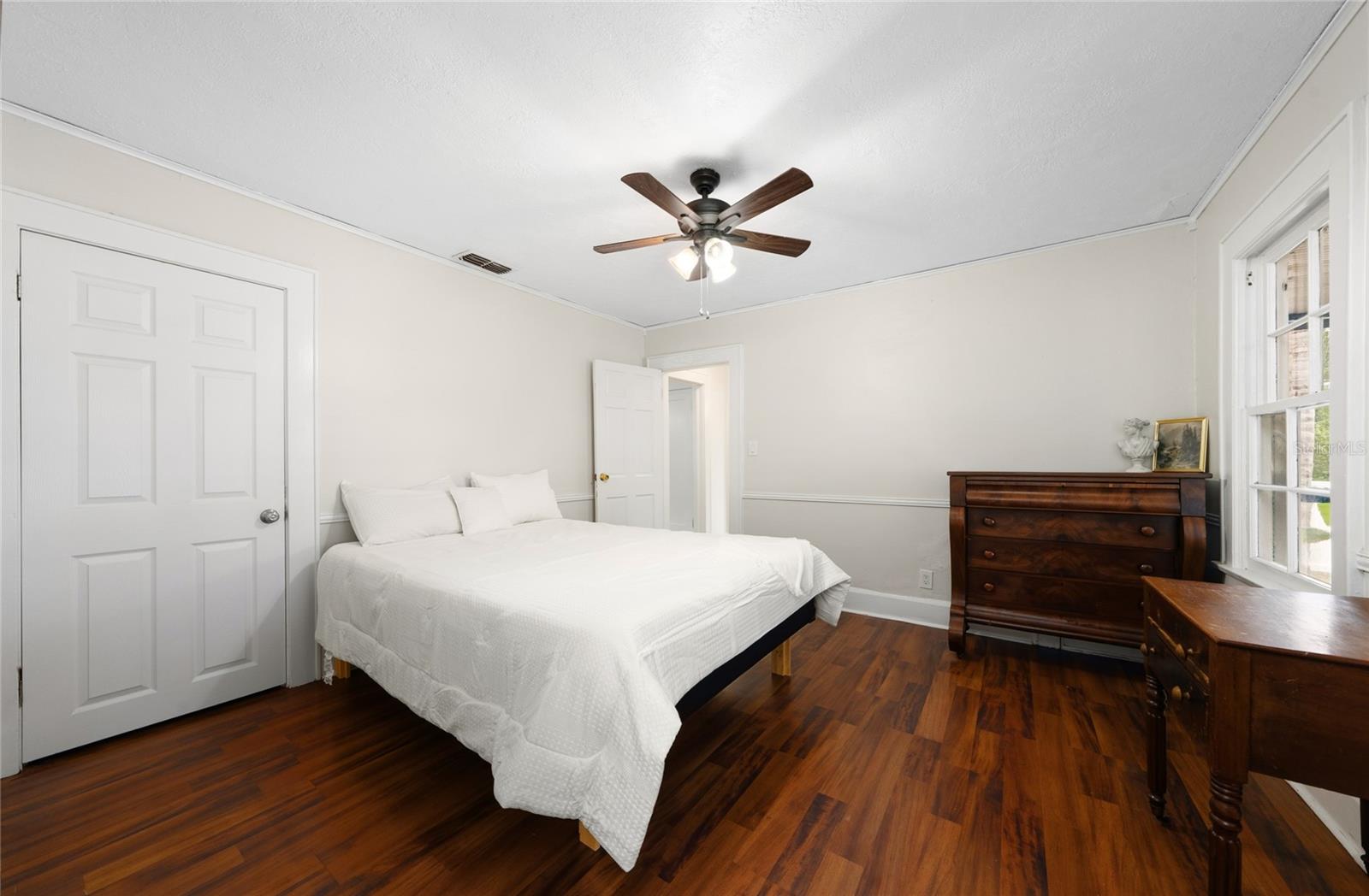 Image 27 of 38 For 511 Glendale Street