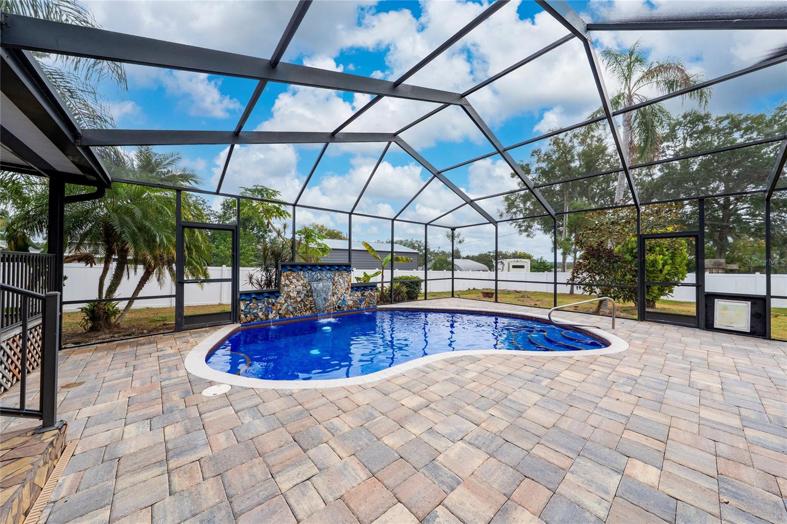 Image 31 of 38 For 511 Glendale Street