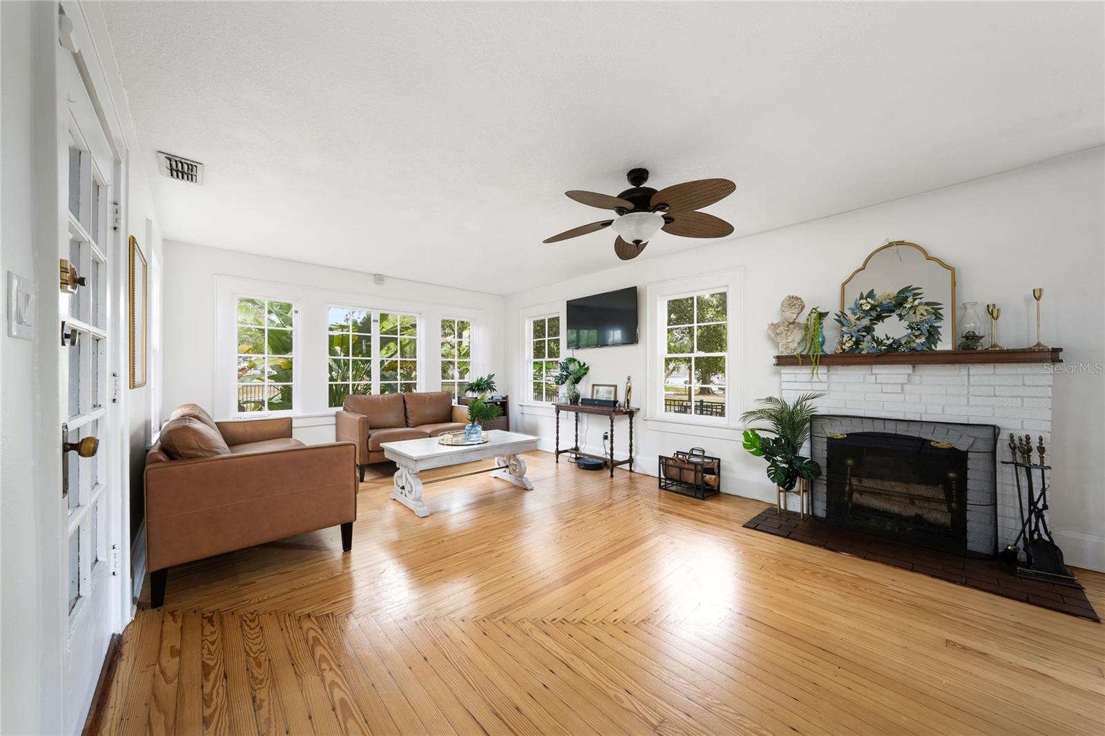 Image 9 of 38 For 511 Glendale Street