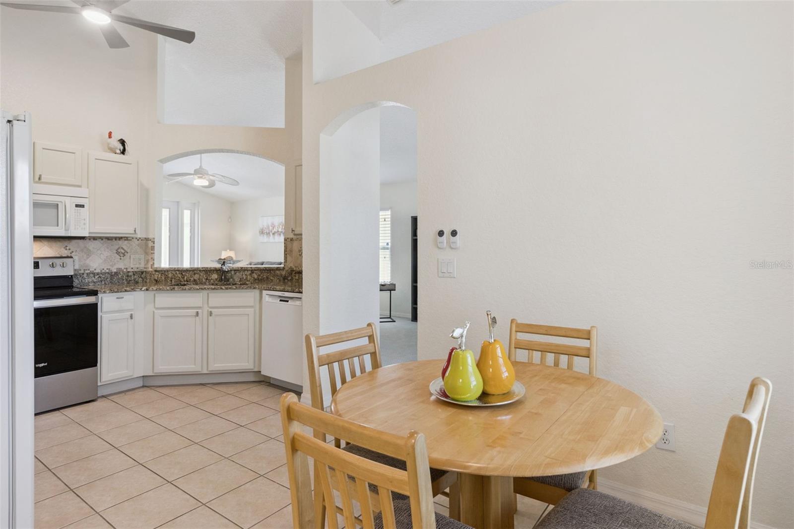 Image 14 of 52 For 864 Birkdale Street