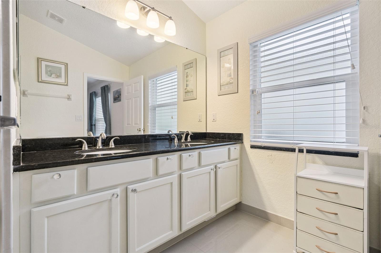 Image 24 of 52 For 864 Birkdale Street