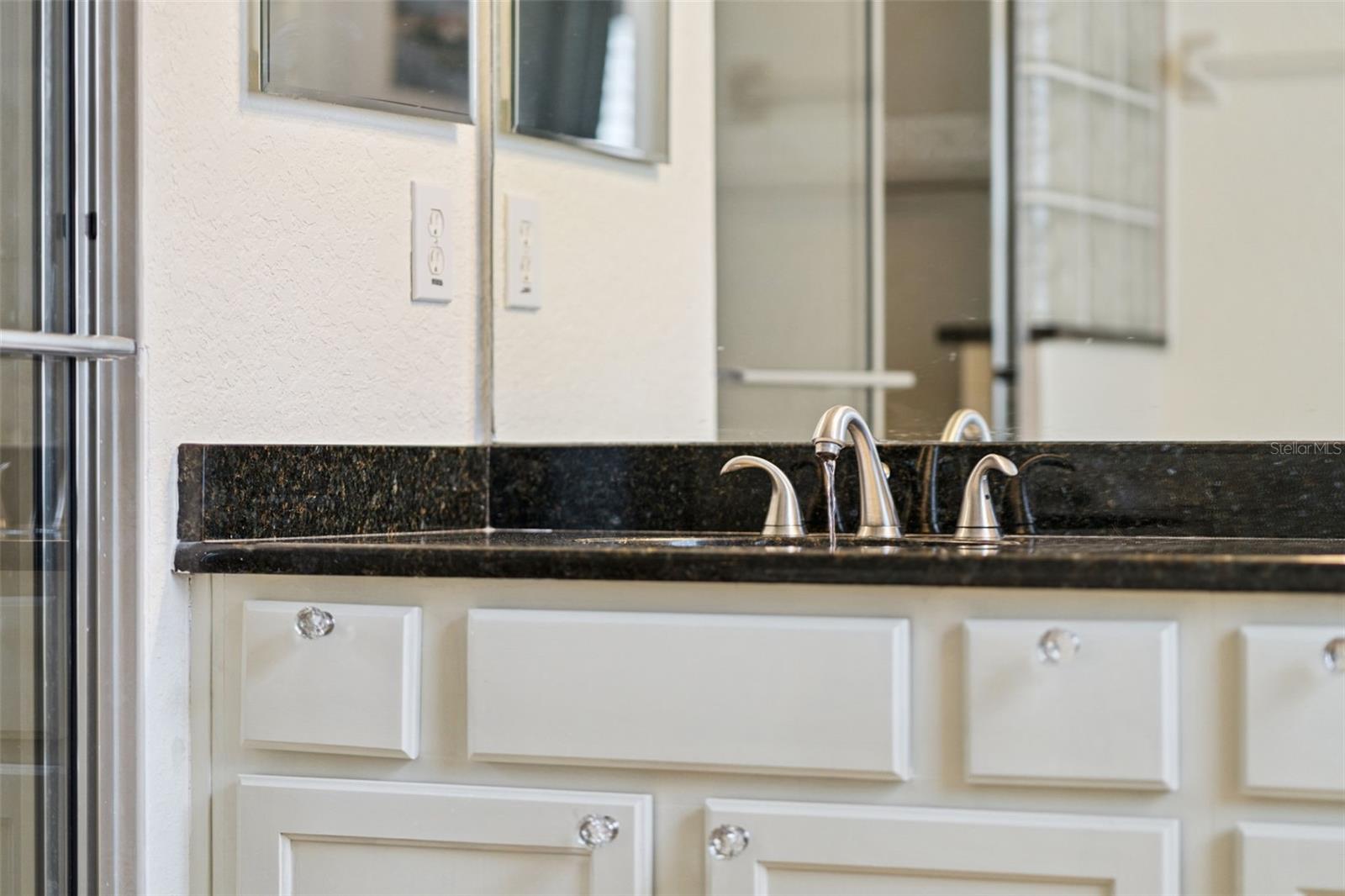 Image 25 of 52 For 864 Birkdale Street