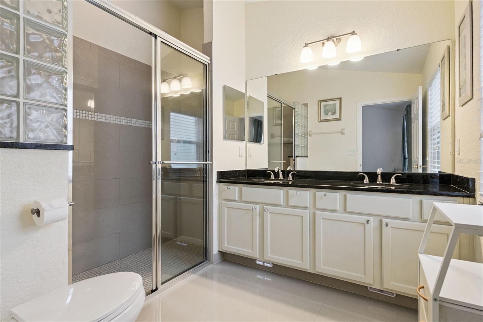 Image 27 of 52 For 864 Birkdale Street