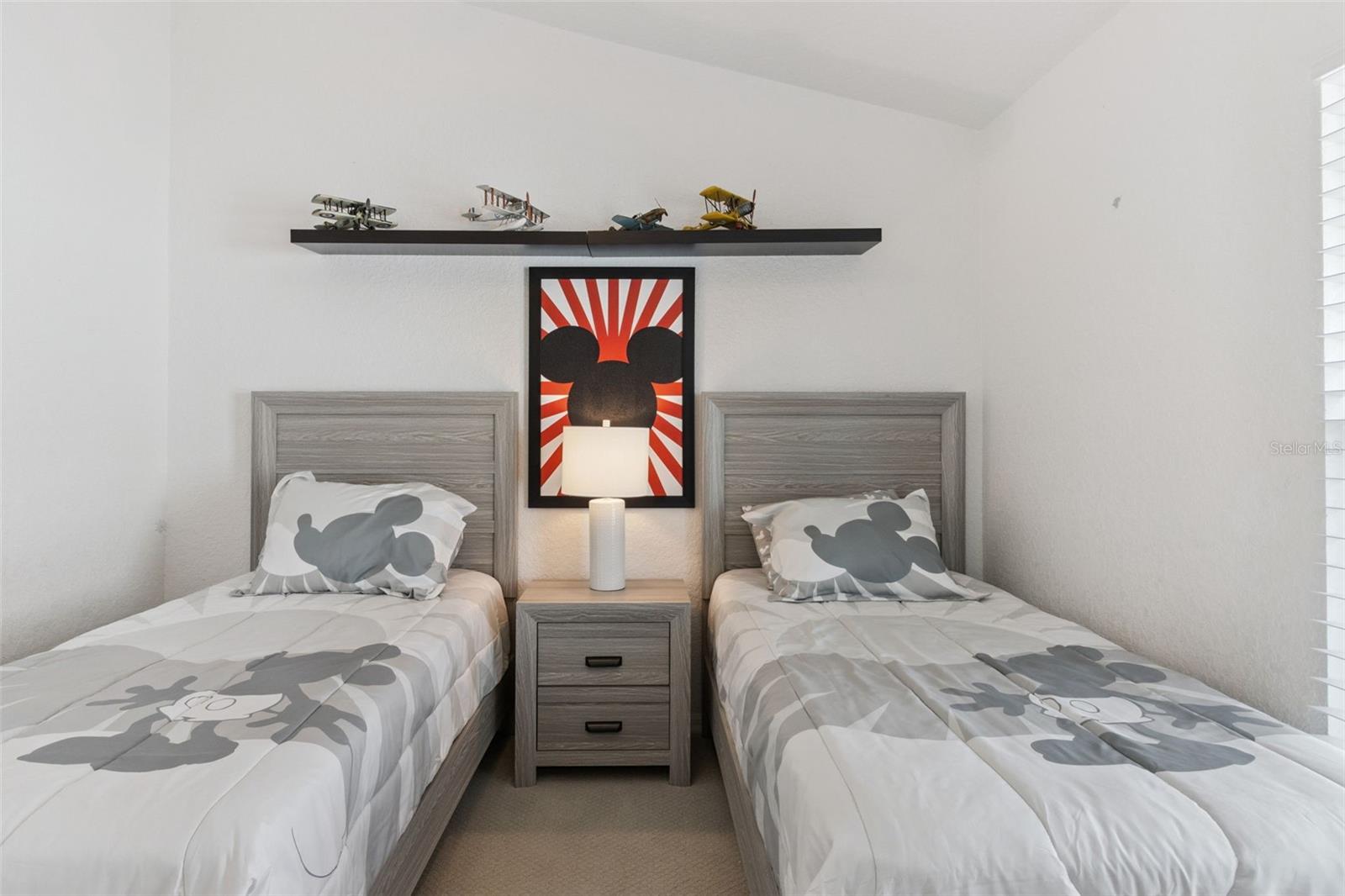 Image 32 of 52 For 864 Birkdale Street