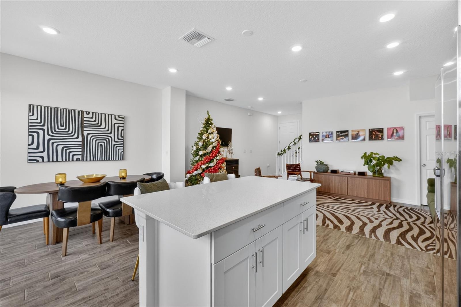 Image 10 of 30 For 1325 Stockwell Avenue