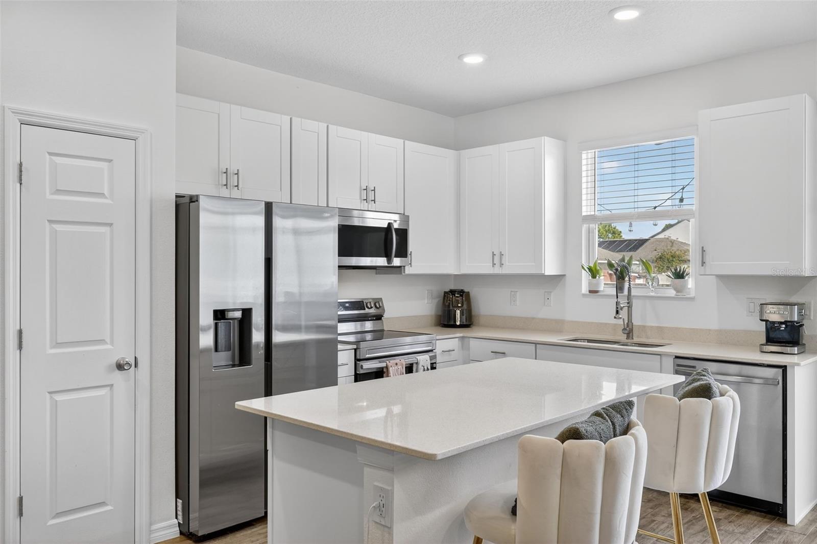 Image 14 of 30 For 1325 Stockwell Avenue