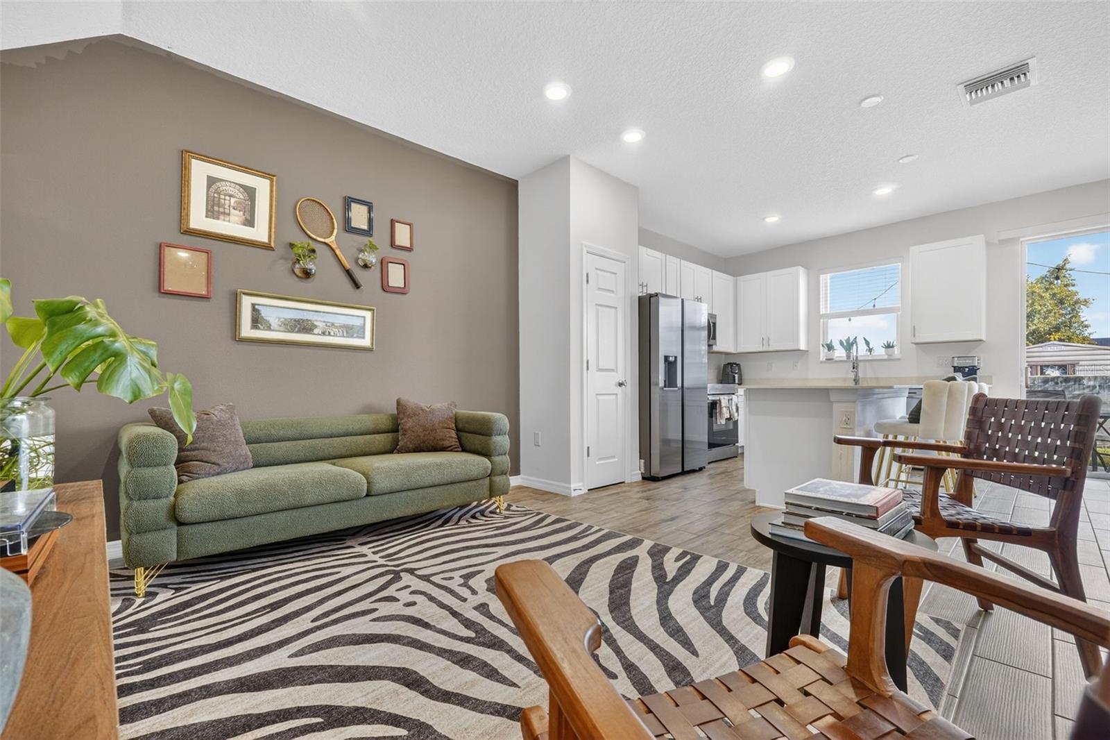 Image 8 of 30 For 1325 Stockwell Avenue