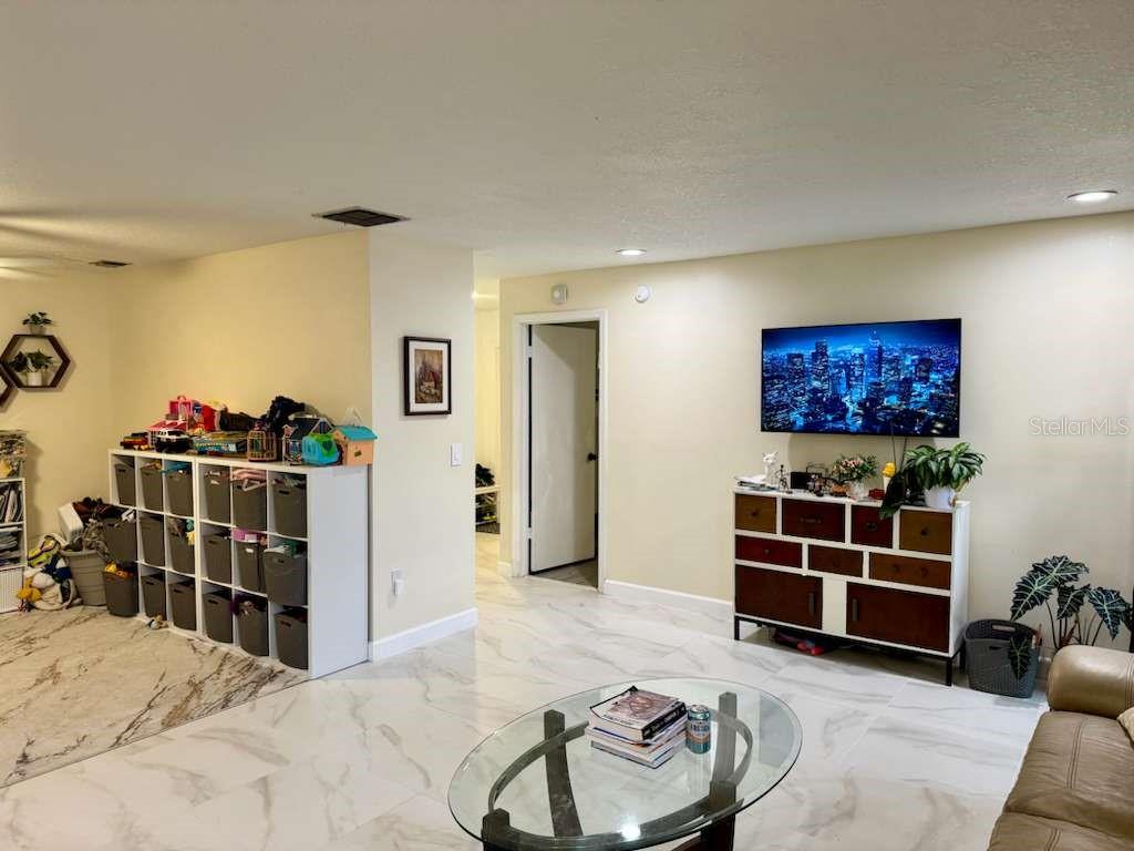 Image 4 of 16 For 8208 Banyan Boulevard